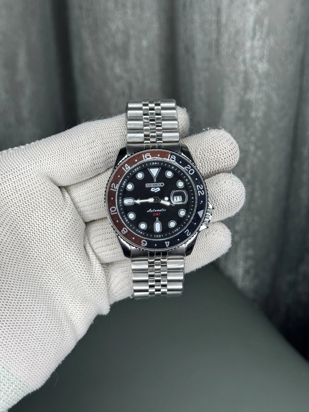 Seik o Gmt Silver Black Premium Watch
