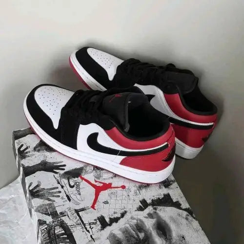 Nike Air Jordan 1 Low BLACK TOE 2025