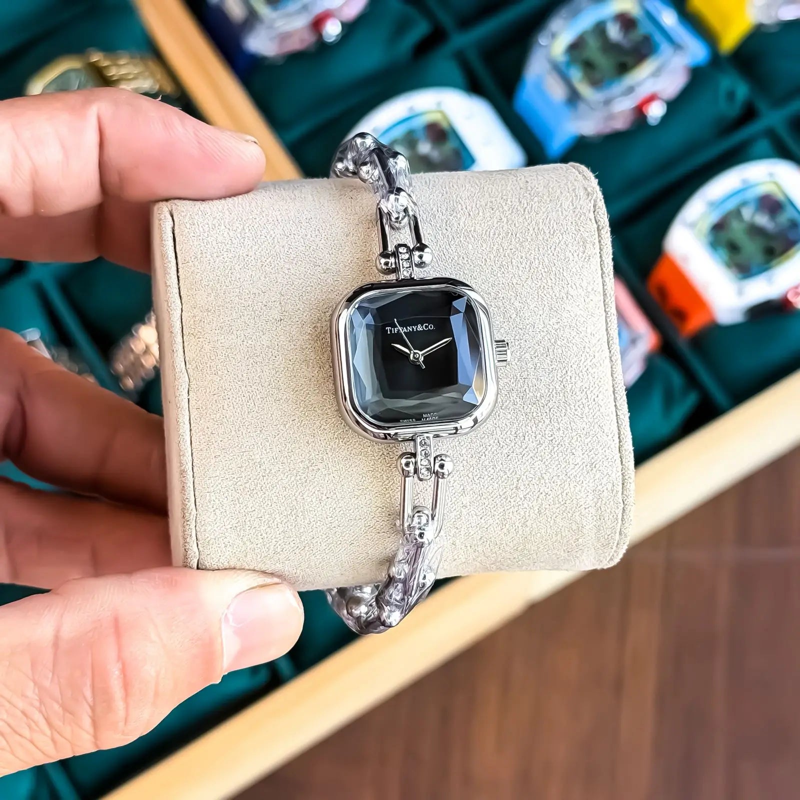 TIFFANY_LADIES_SILVER_BLACK