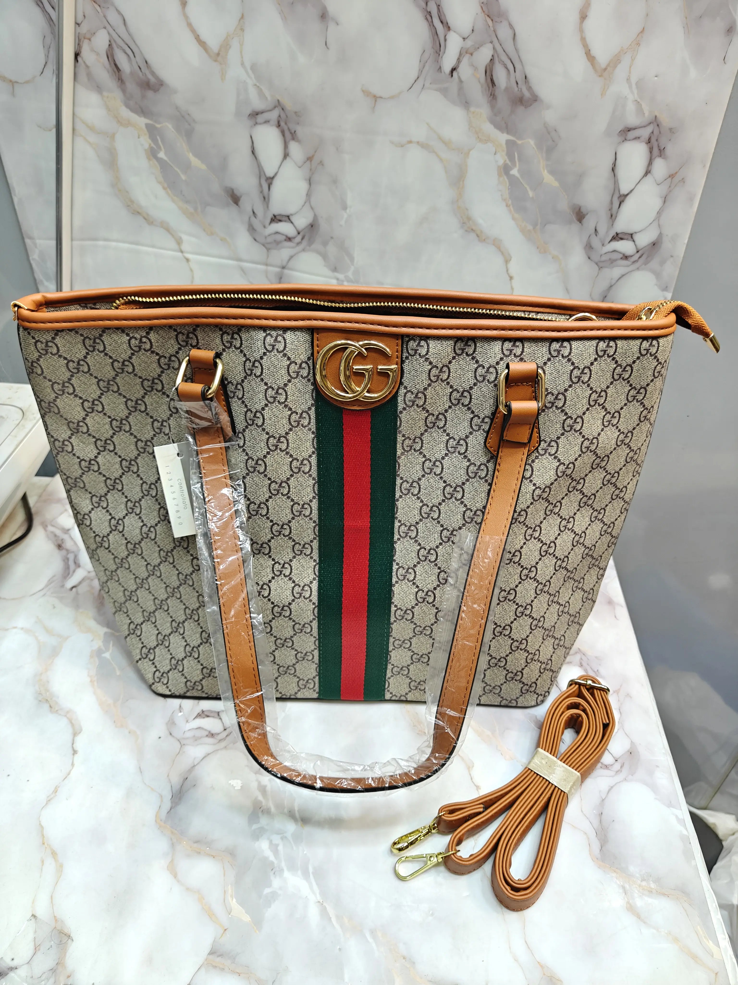 GUCCI GG SUPREME PREMIUM TOTE BAG