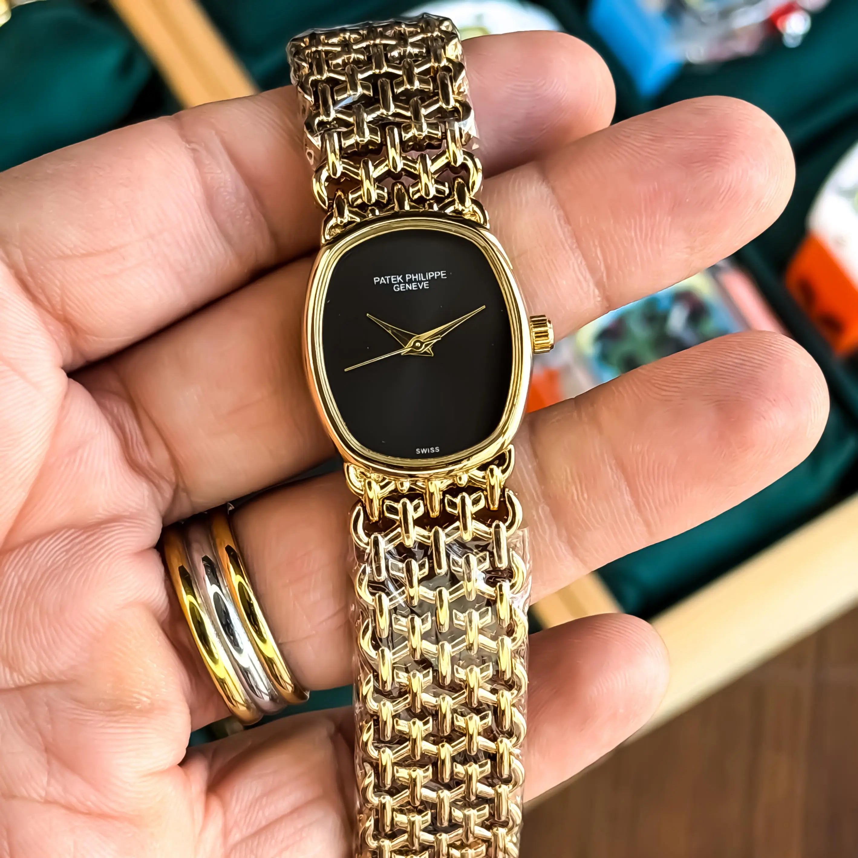 PATEK_PHILLIPE_GOLD_BLACK