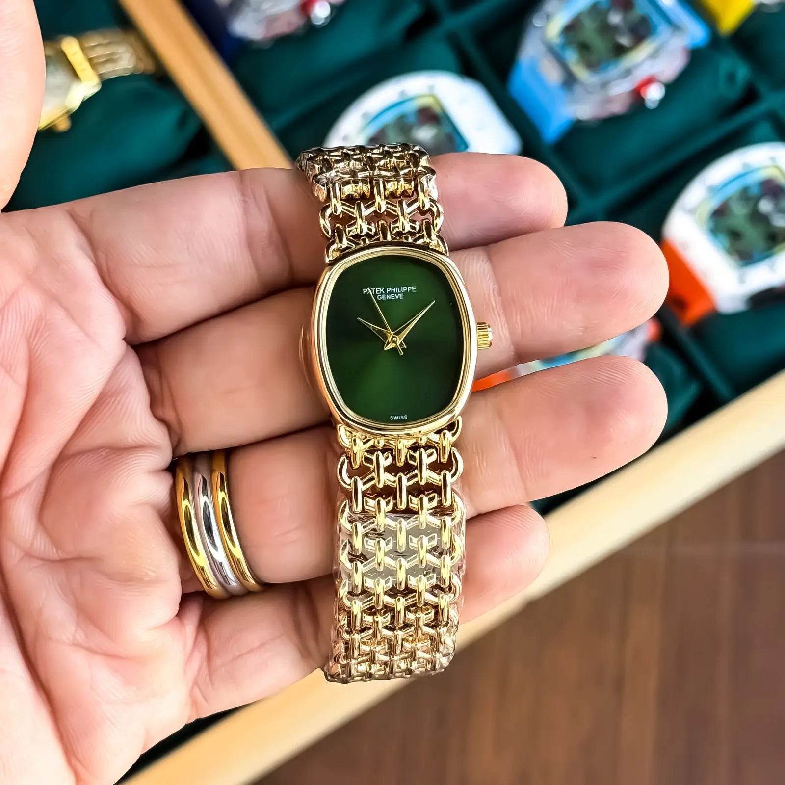 PATEK_PHILLIPE_GOLD_GREEN