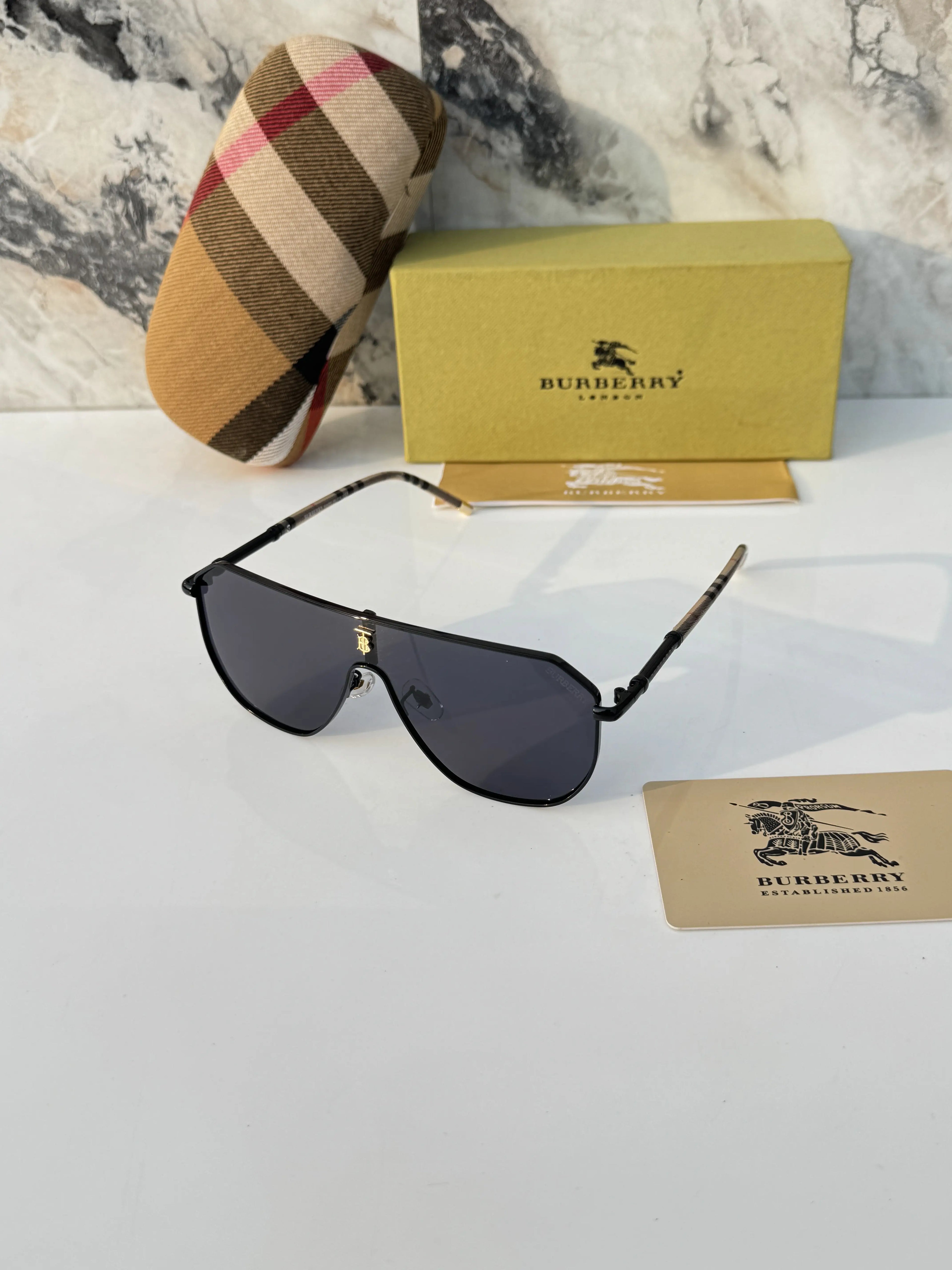 Burberry_23068_black