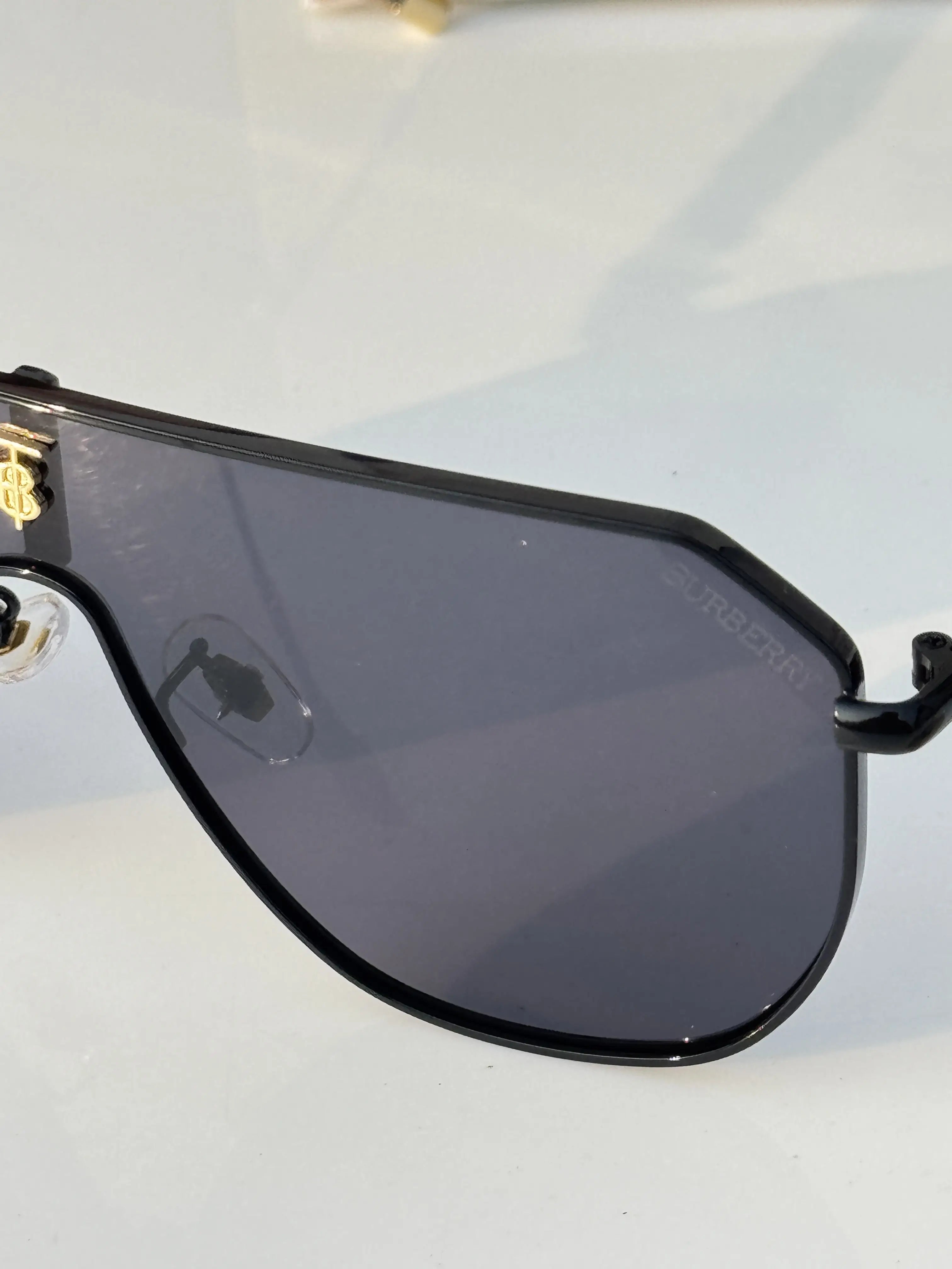 Burberry_23068_black