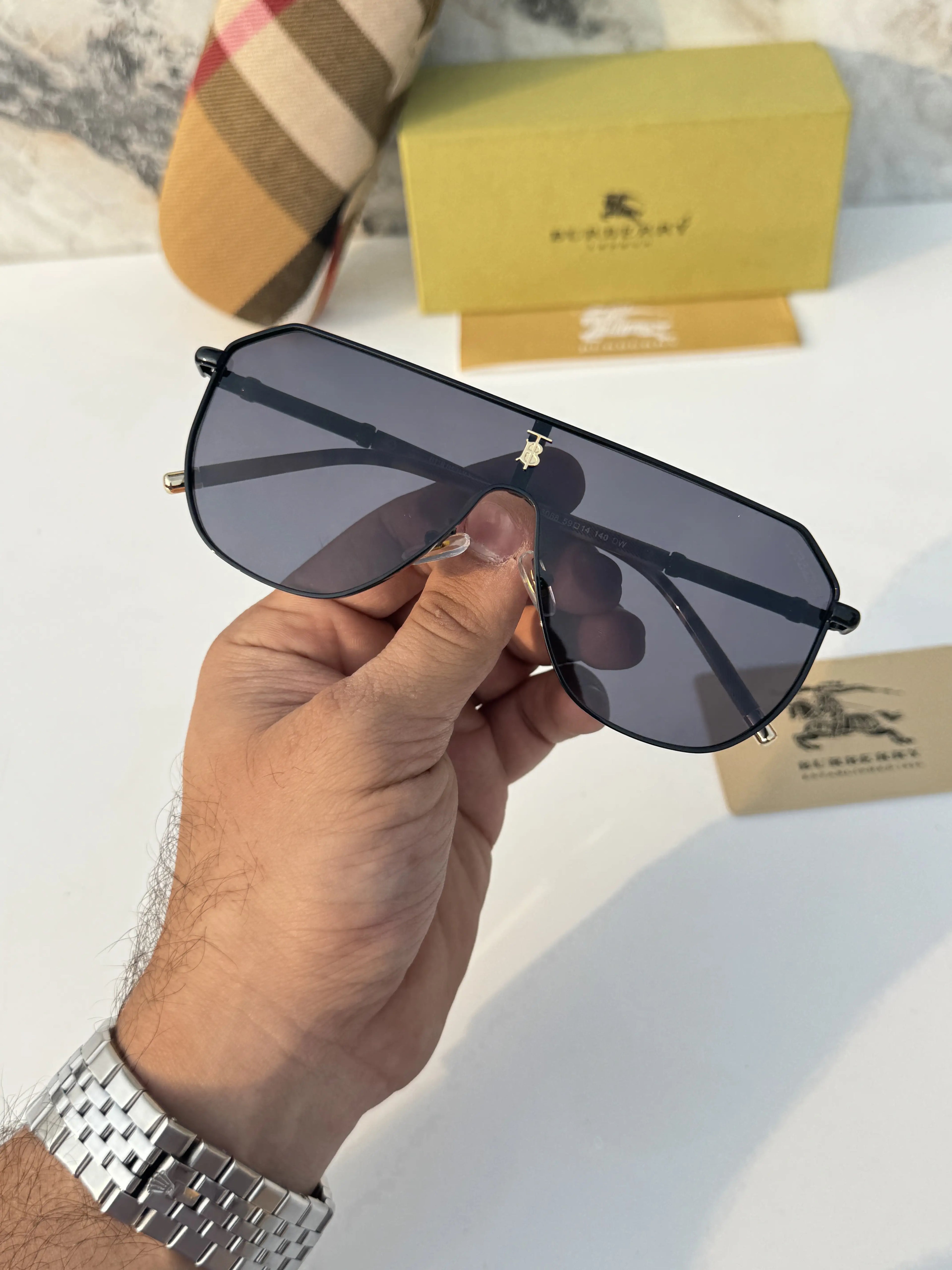 Burberry_23068_black
