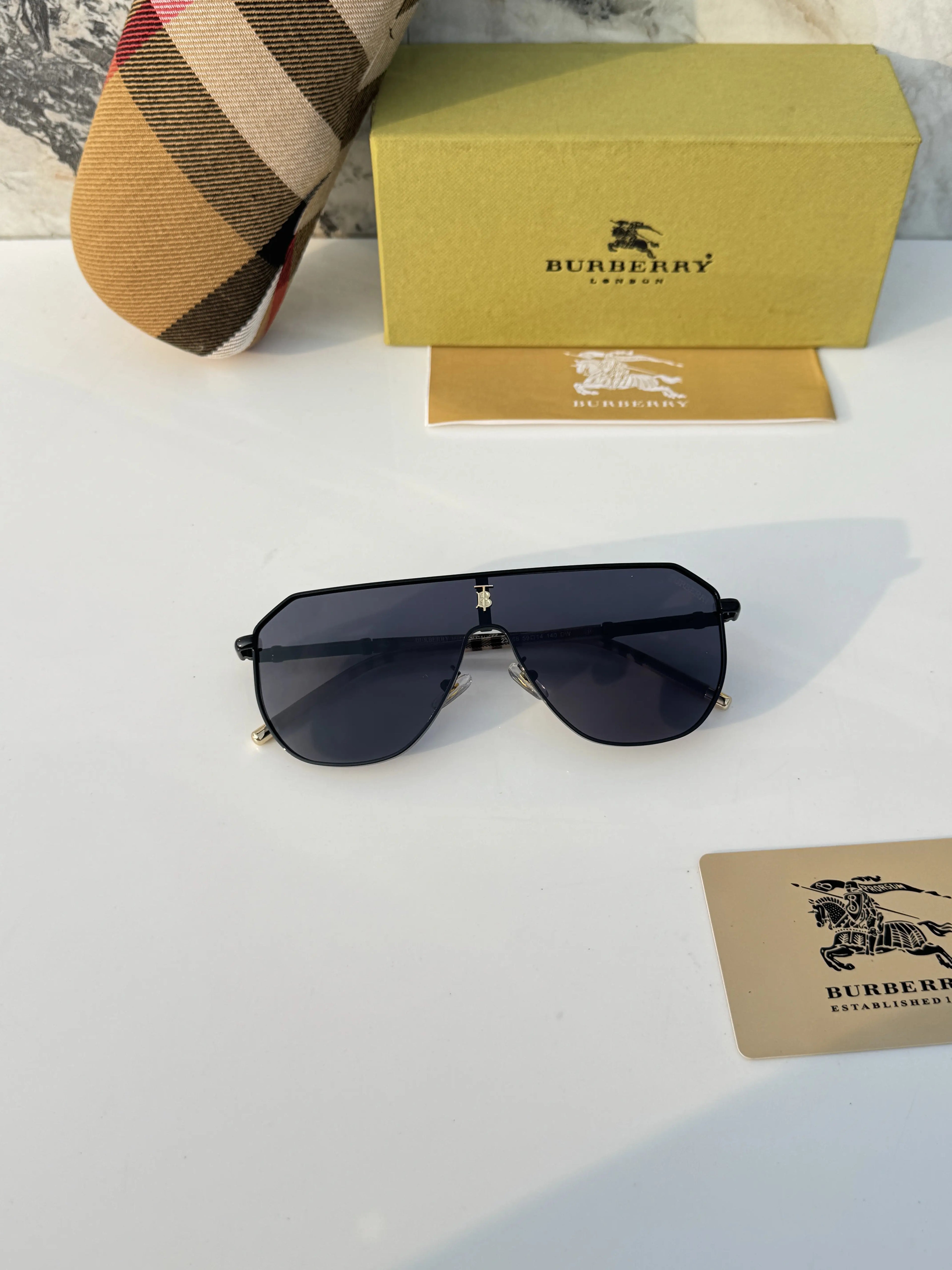 Burberry_23068_black