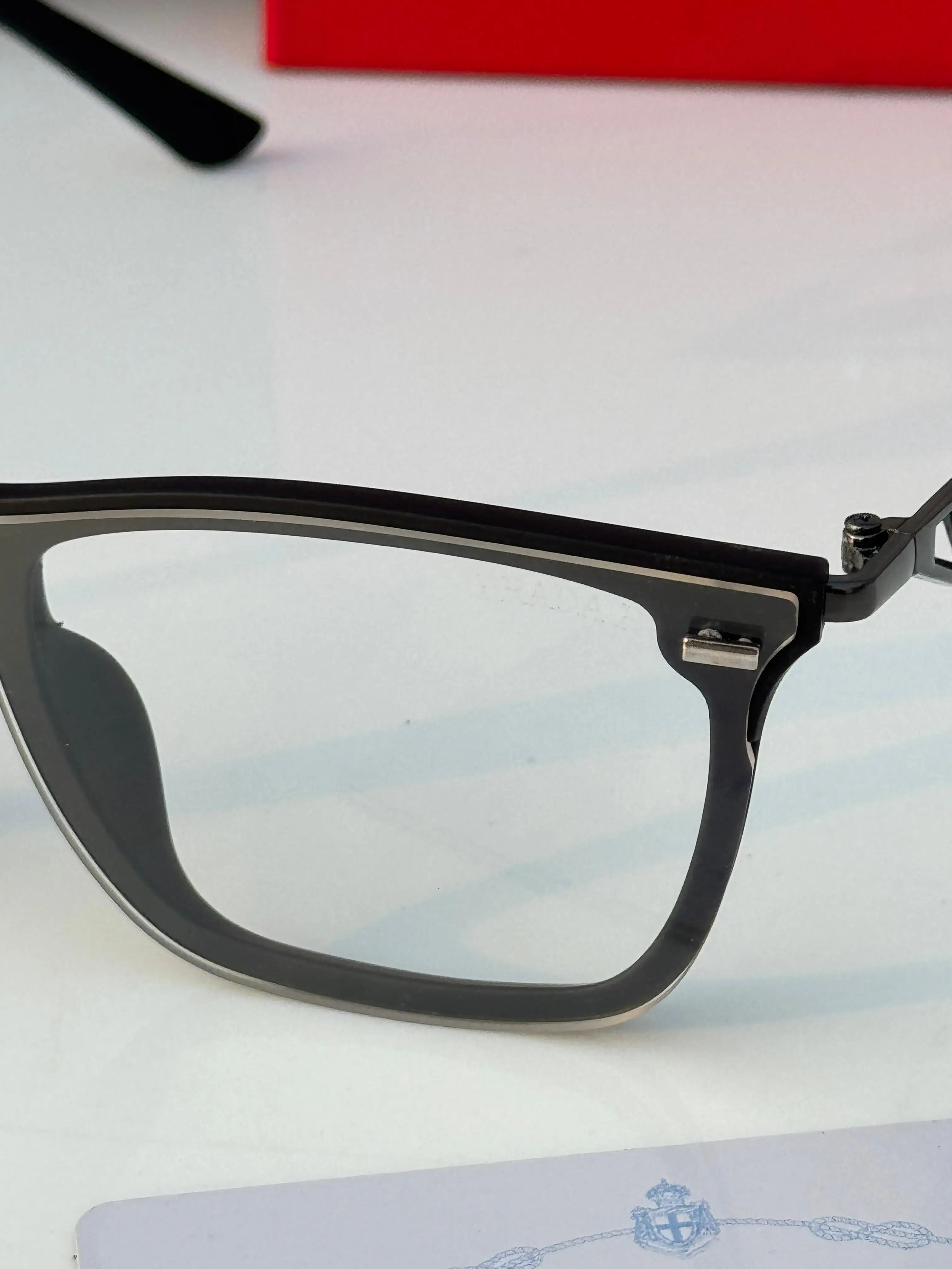 Prada_1004_plano