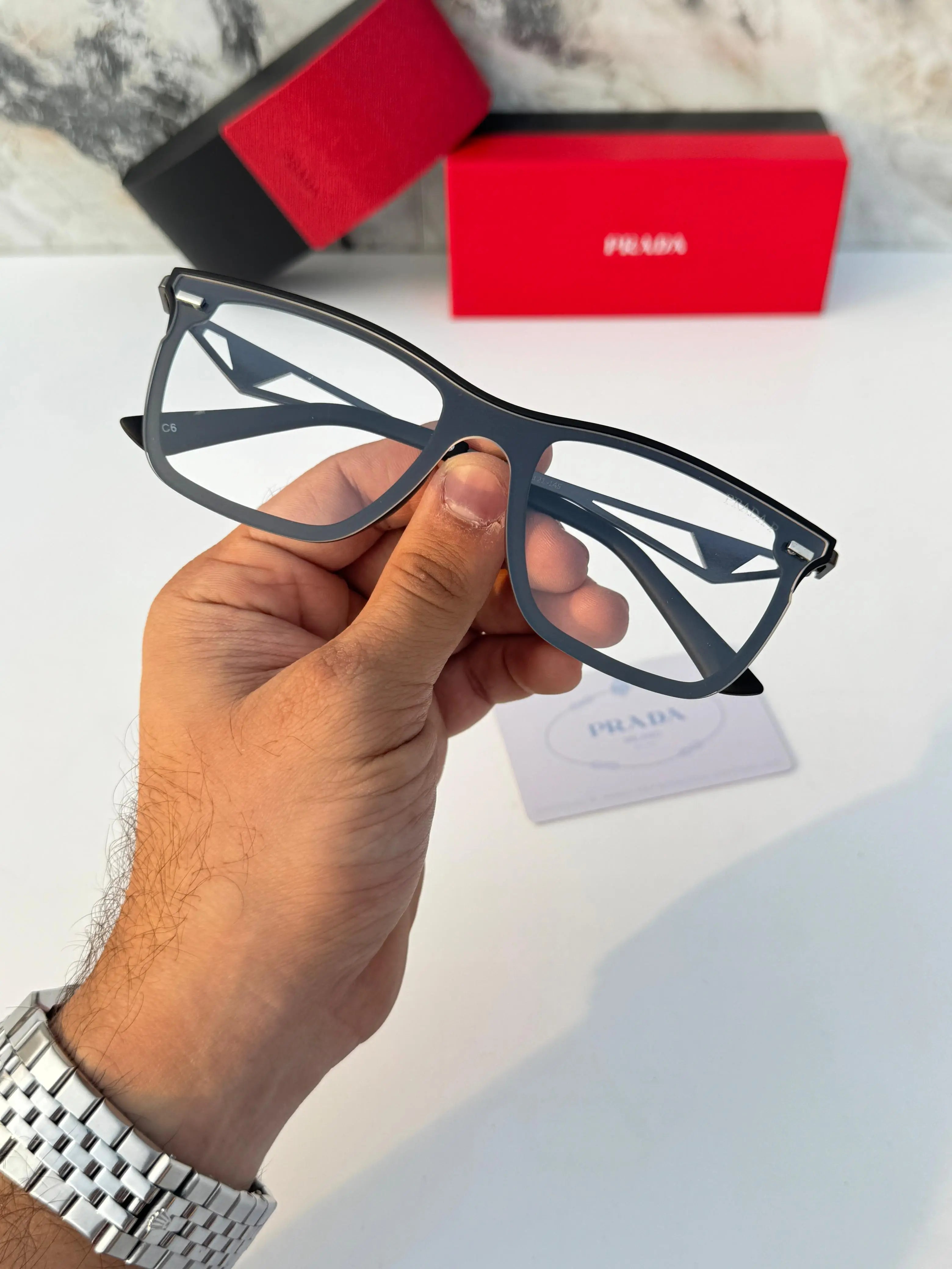Prada_1004_plano