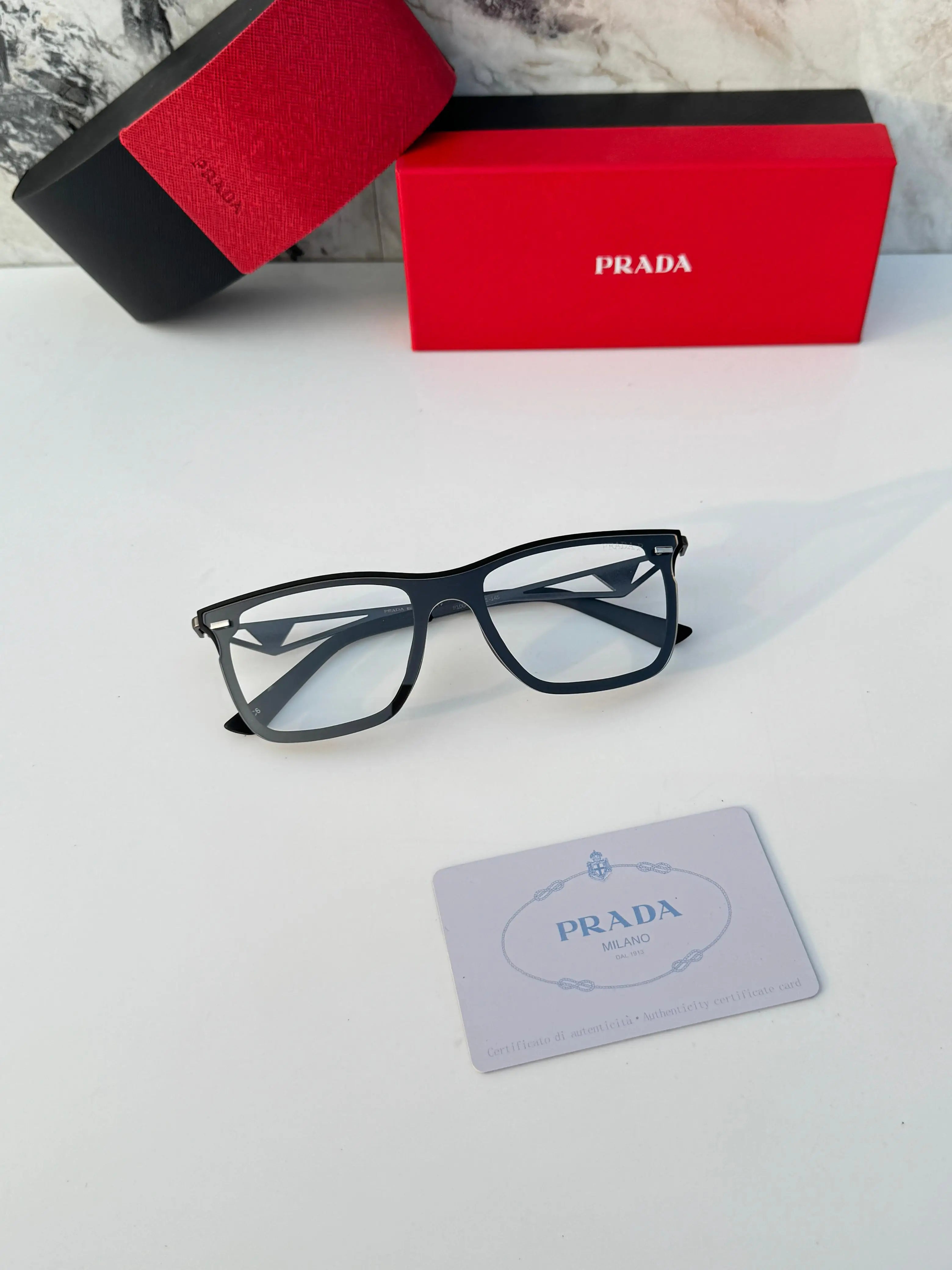 Prada_1004_plano