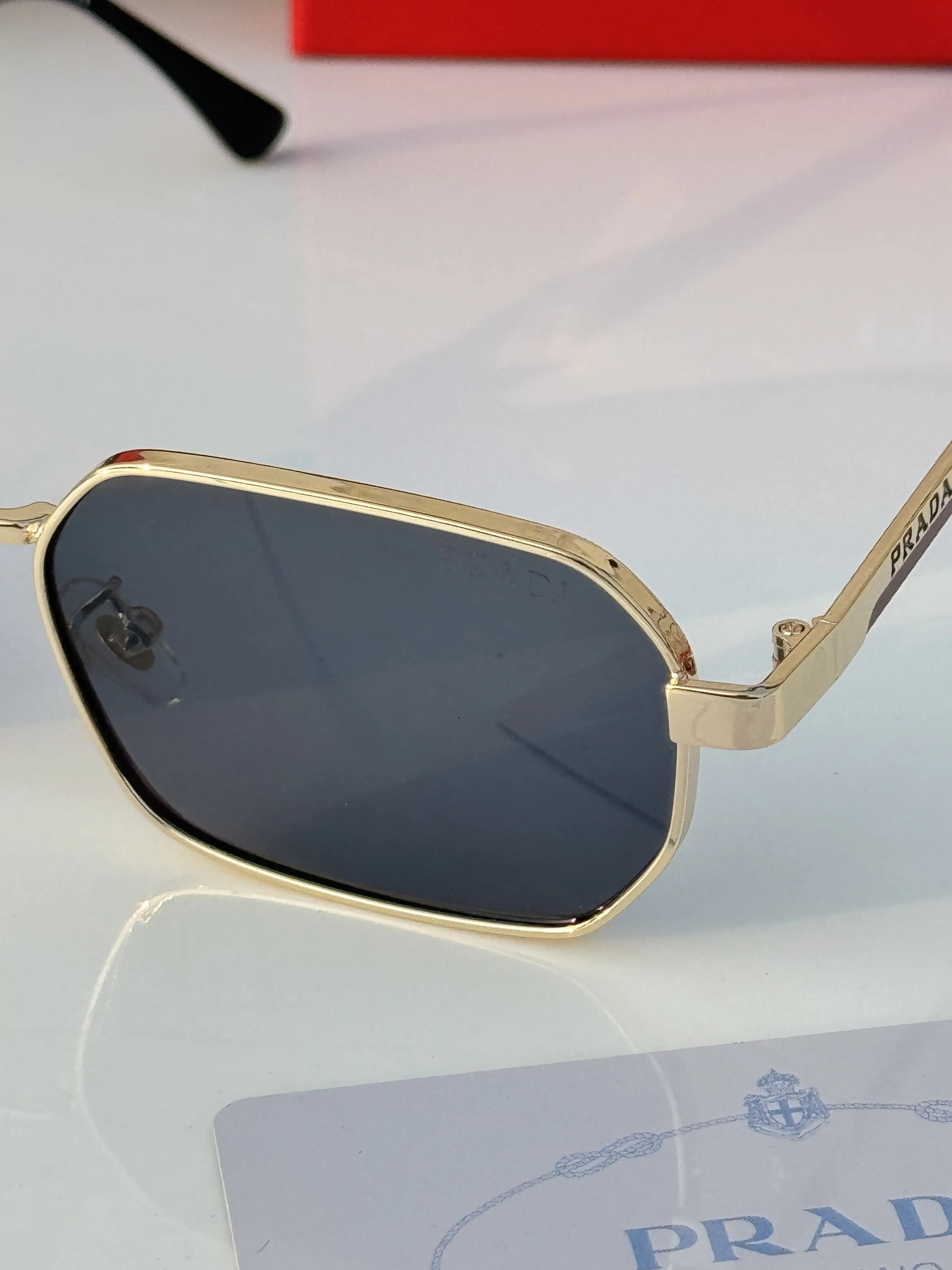 Prada_9067_gold_black