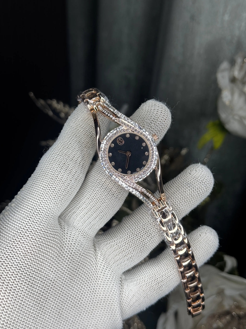 Swarovsk i Hyperbola Bangle Rose Gold Black Premium Watch