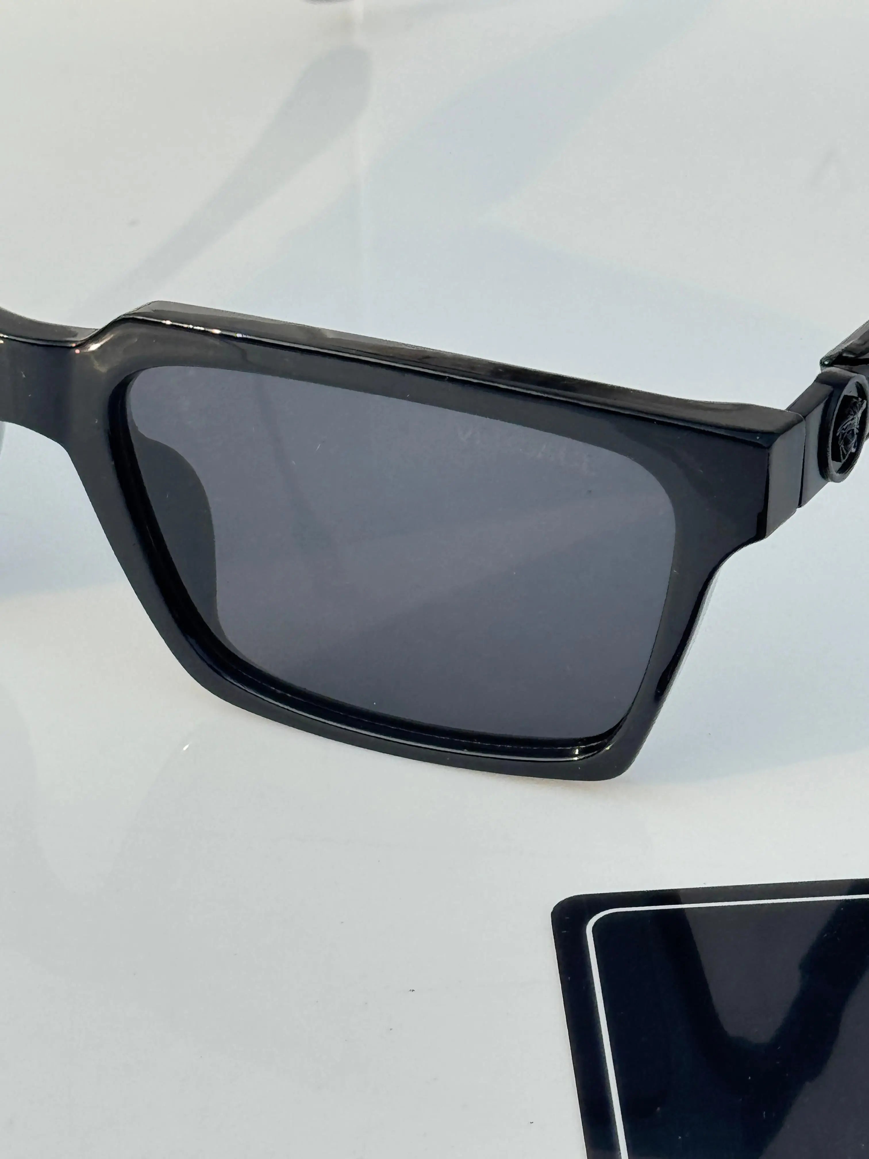 Copy Versace_270_glossy_black