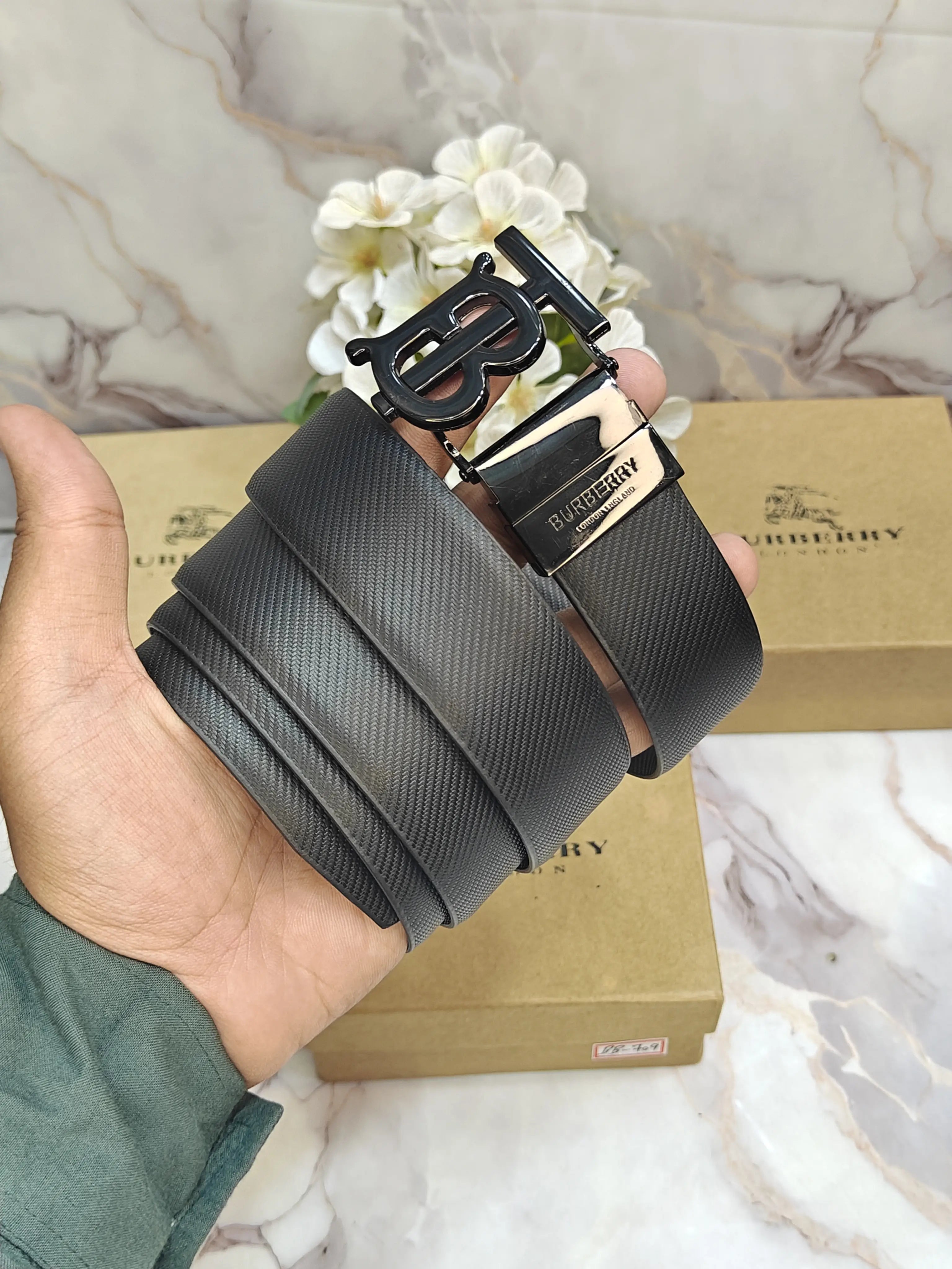 BuRb..ERRY PREMIUM QUALITY IMPORTED REVERSIBLE BELT WITH OG BOX BB-604