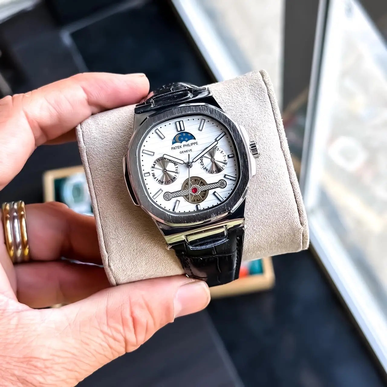 PATEK_PHILIPPE_SILVER-WHITE