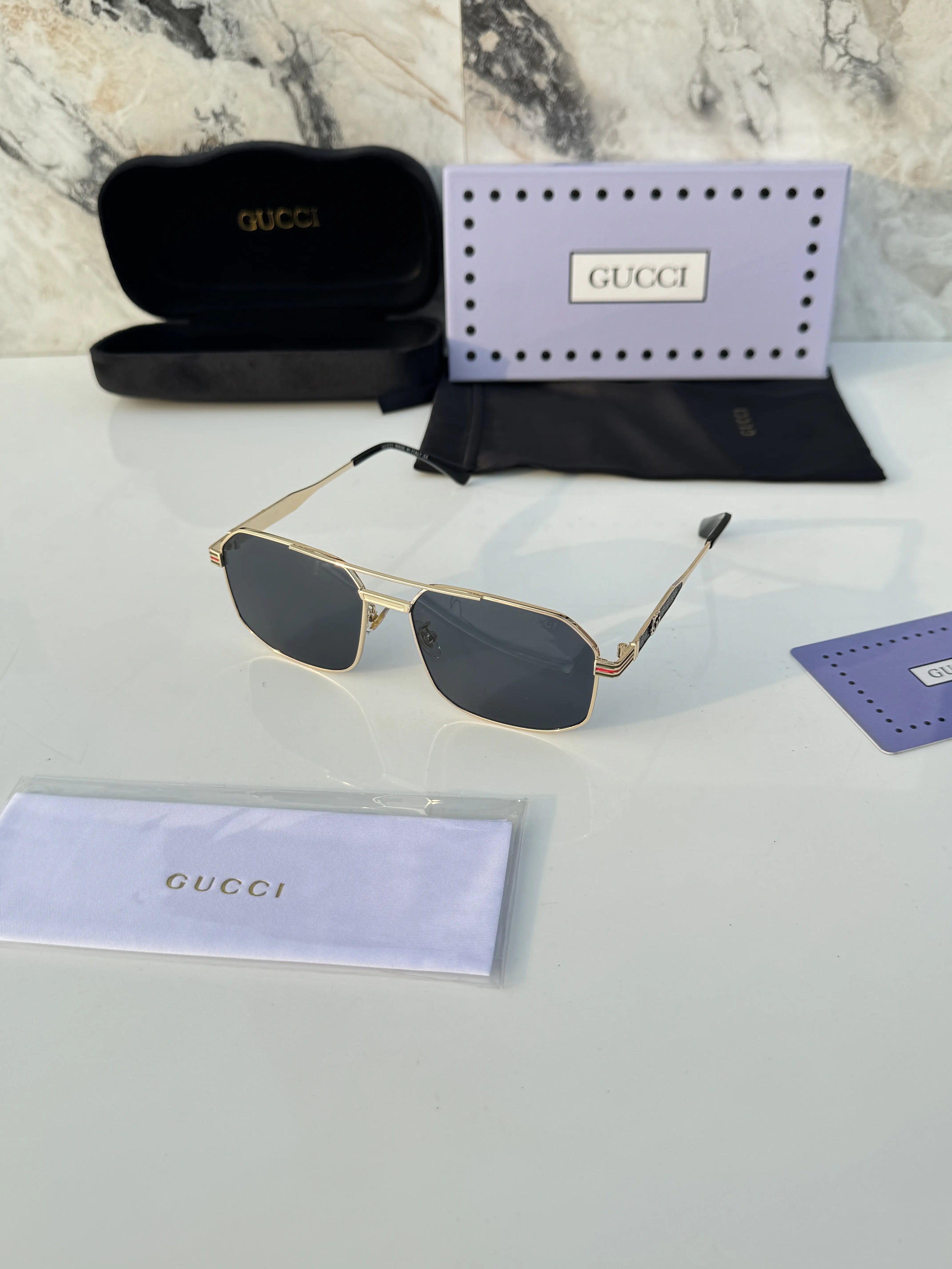 Gucci_9028_gold_black