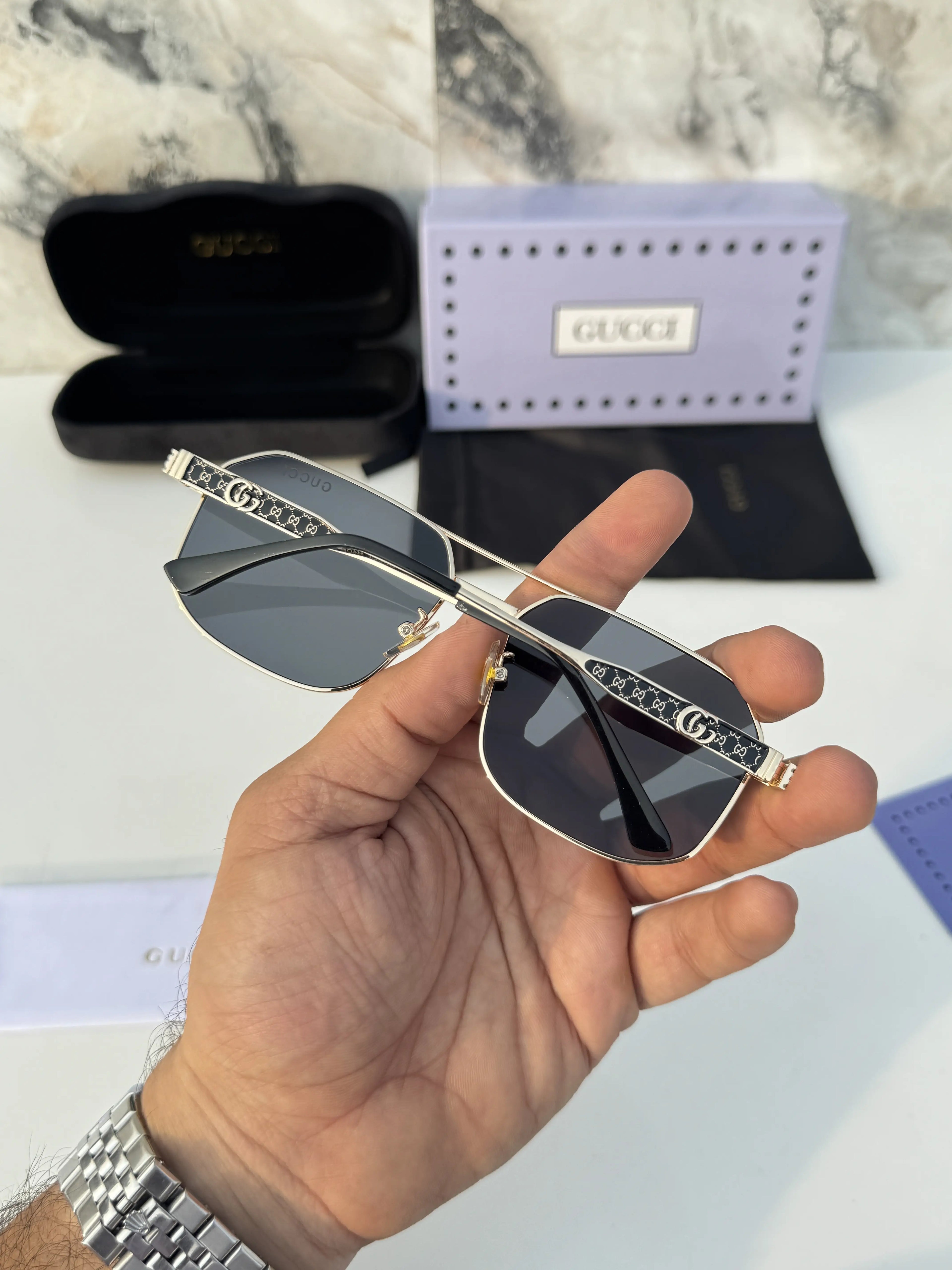 Gucci_9028_gold_black