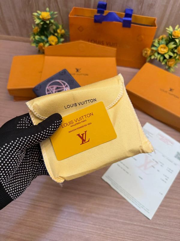 LOUIS_VUITTON_Premium_Belt_&_wallet_Combo_C449