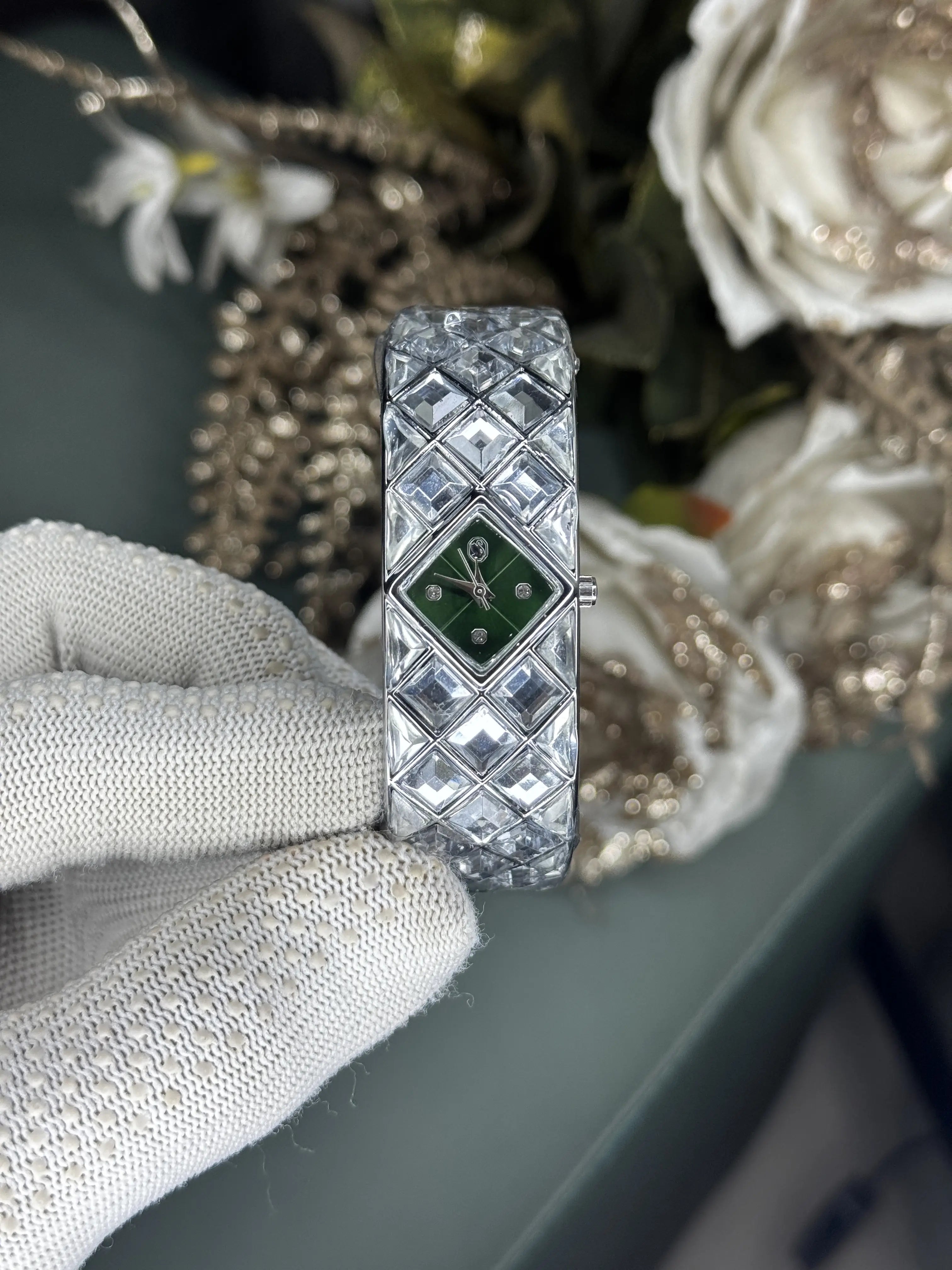 Swarovsk i Bangle Silver Green Premium Ladies Watch