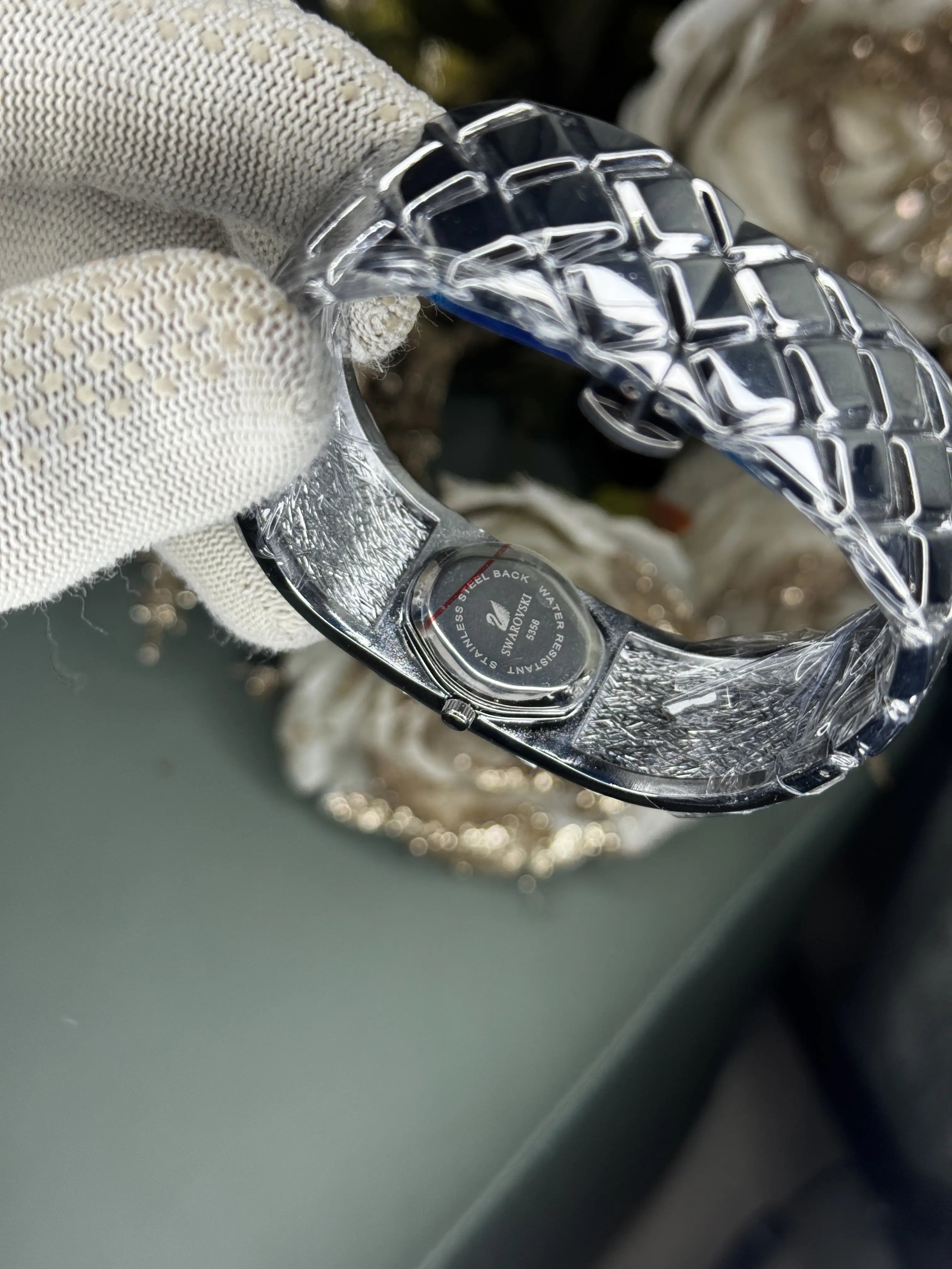 Swarovsk i Bangle Silver Green Premium Ladies Watch
