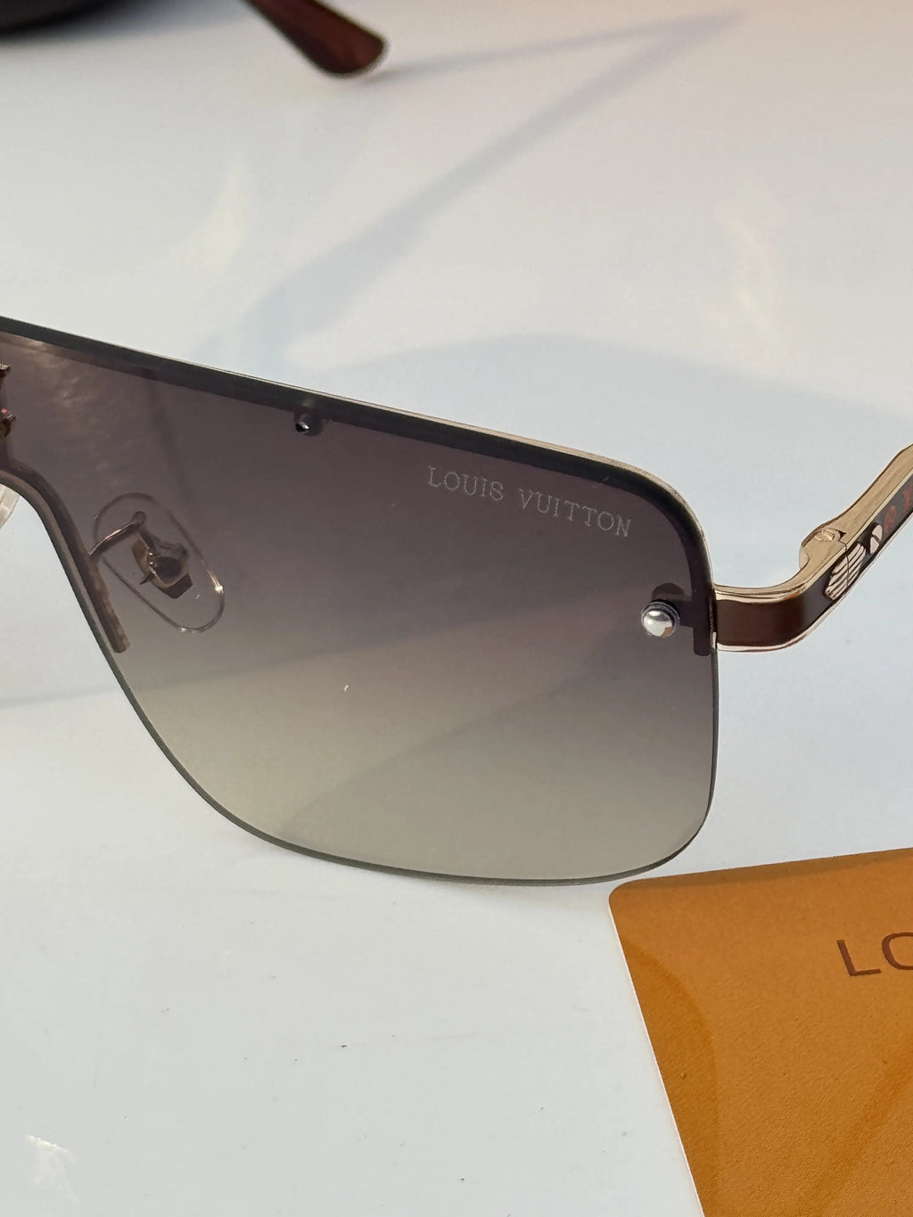 Louis_vuitton_33015_gold_brown