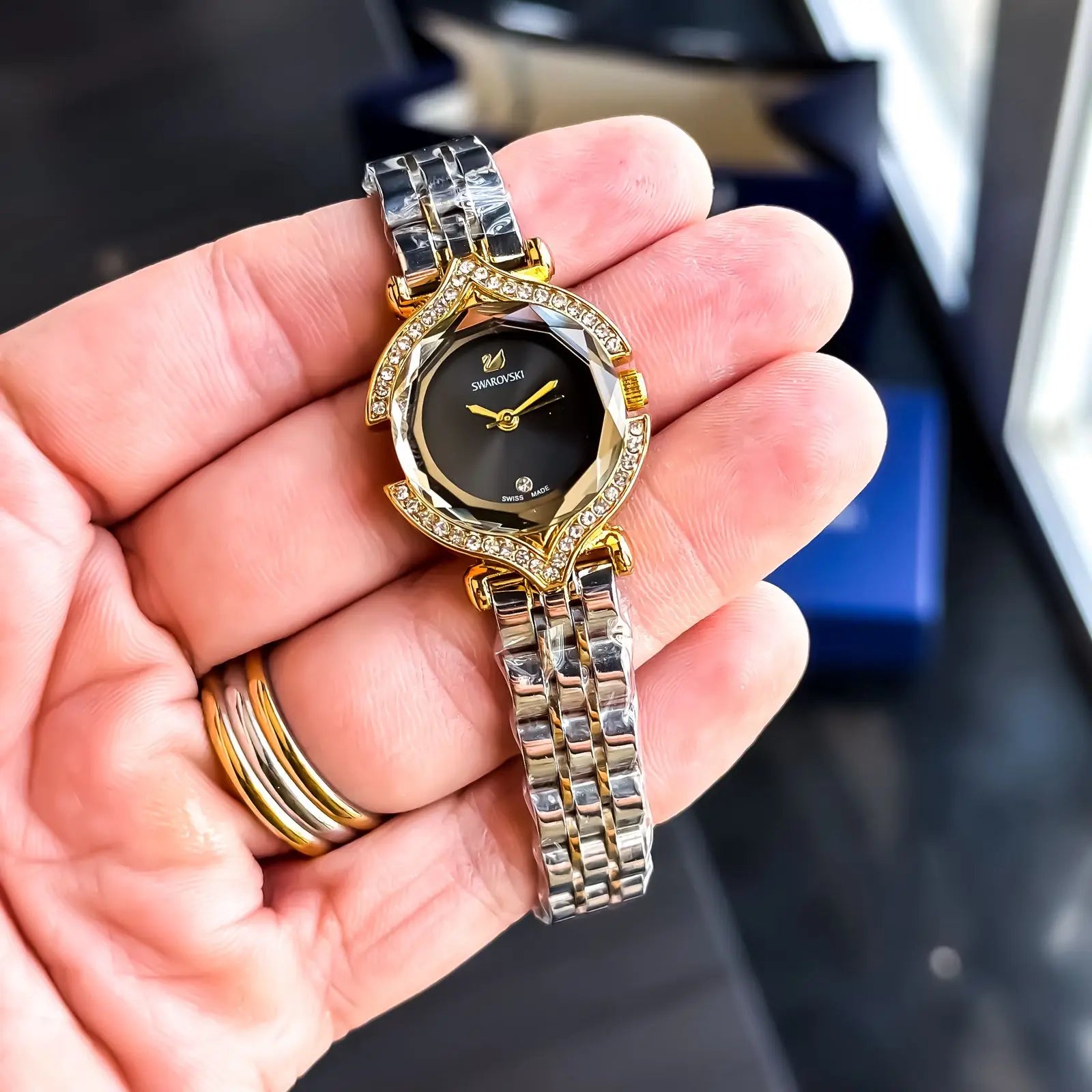SWAROVSKI_GOLD_TT_BLACK