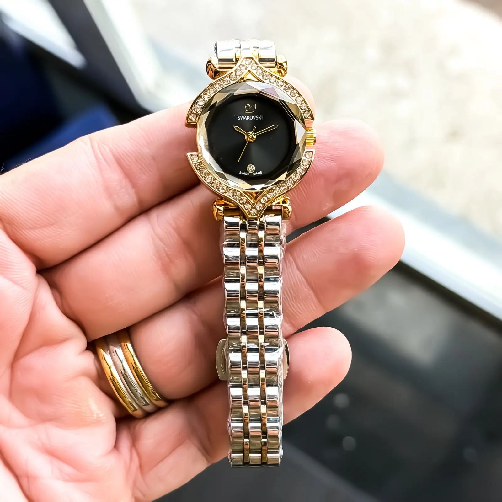 SWAROVSKI_GOLD_TT_BLACK