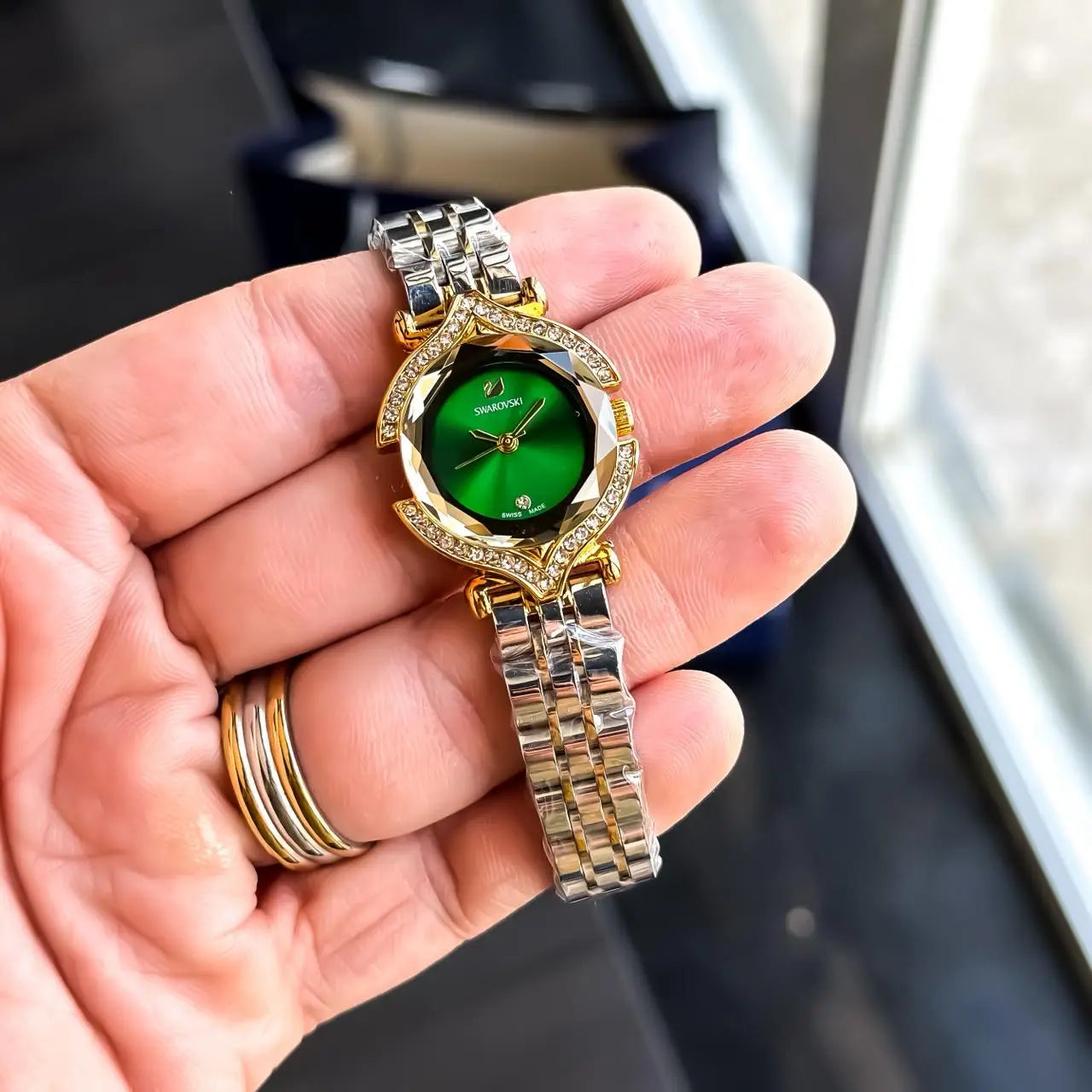 SWAROVSKI_GOLD_TT_GREEN