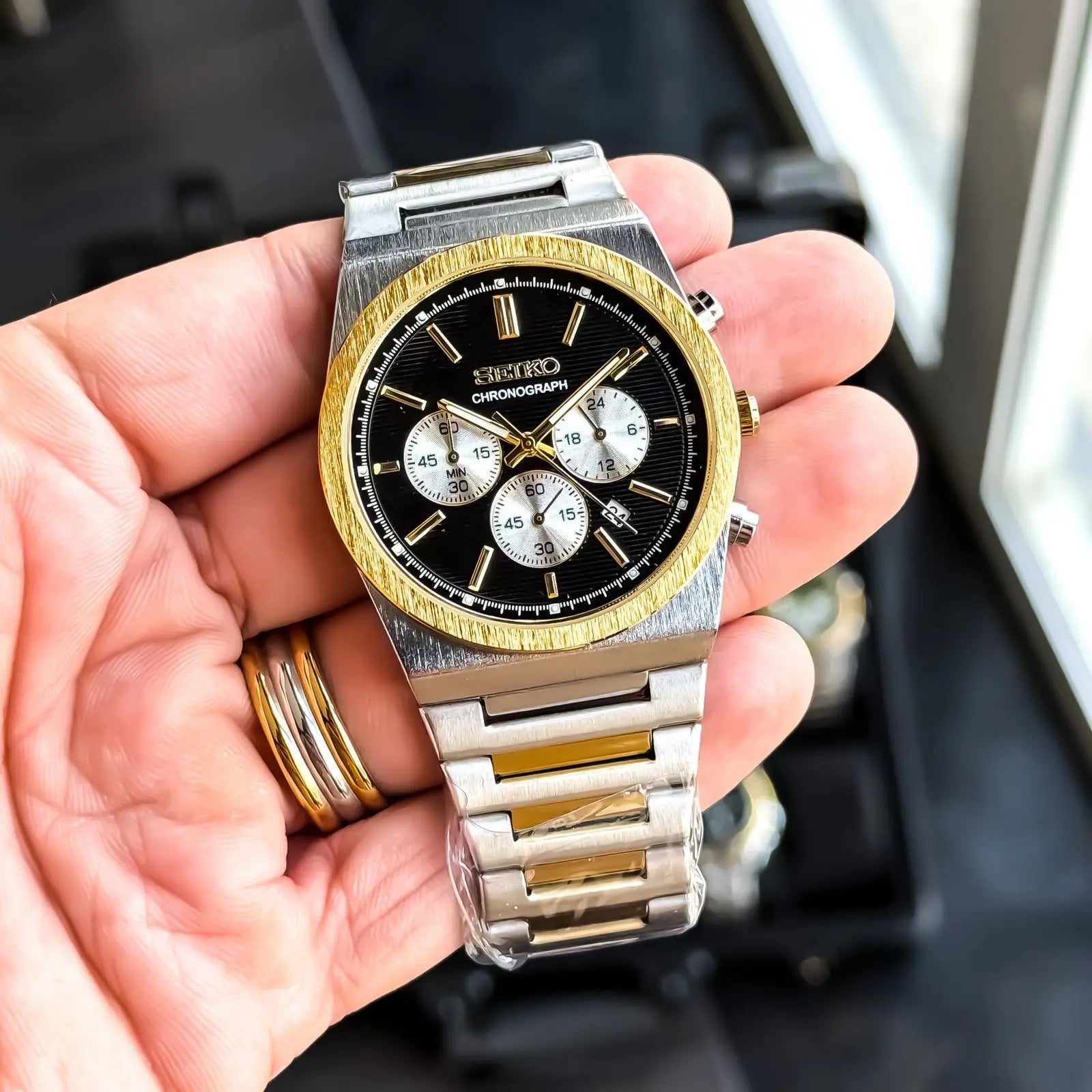 SEIKO_GOLD_TT_BLACK