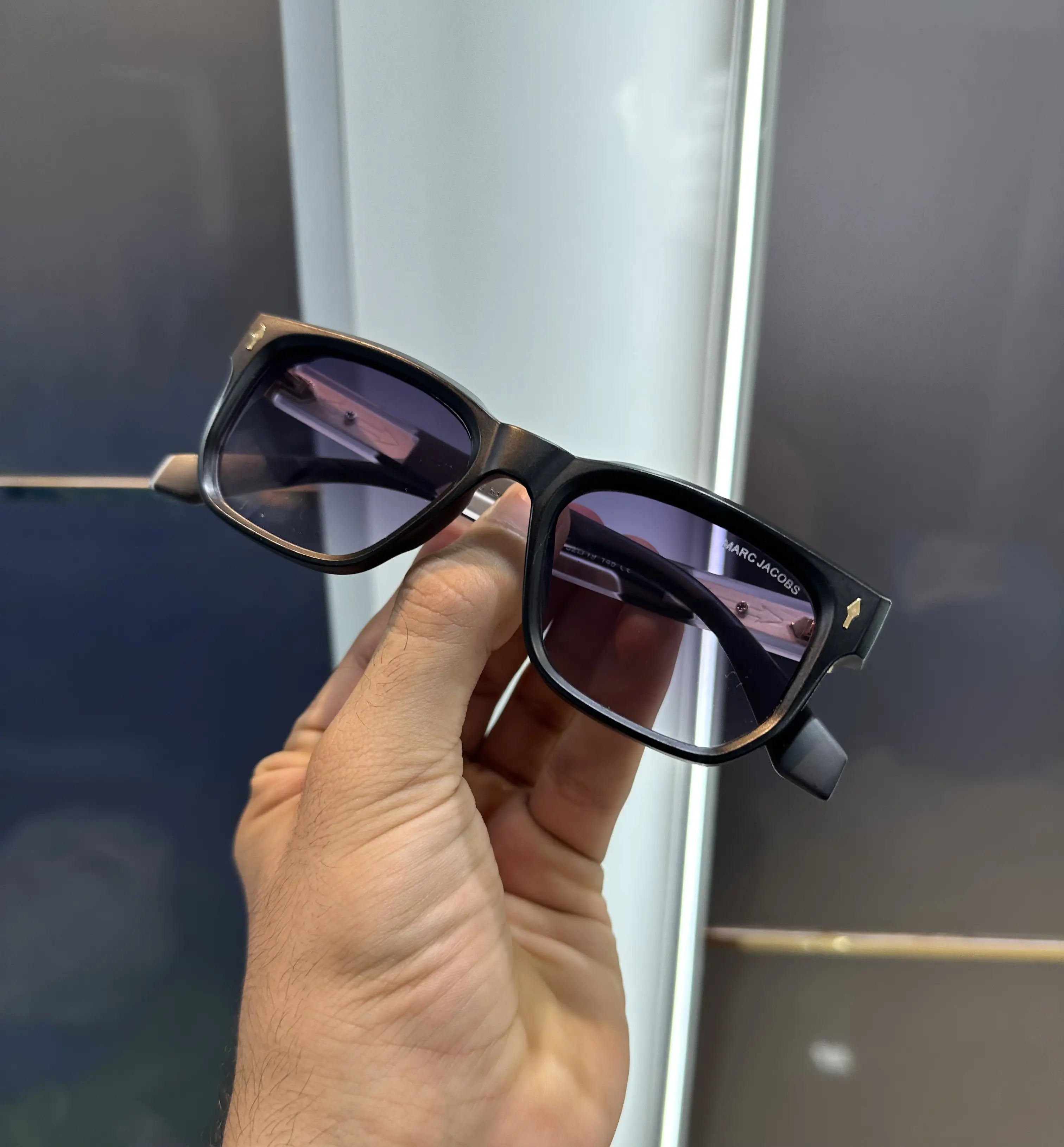 Marc Jacob Black Shaded Premium Shade 2004 Secondary image