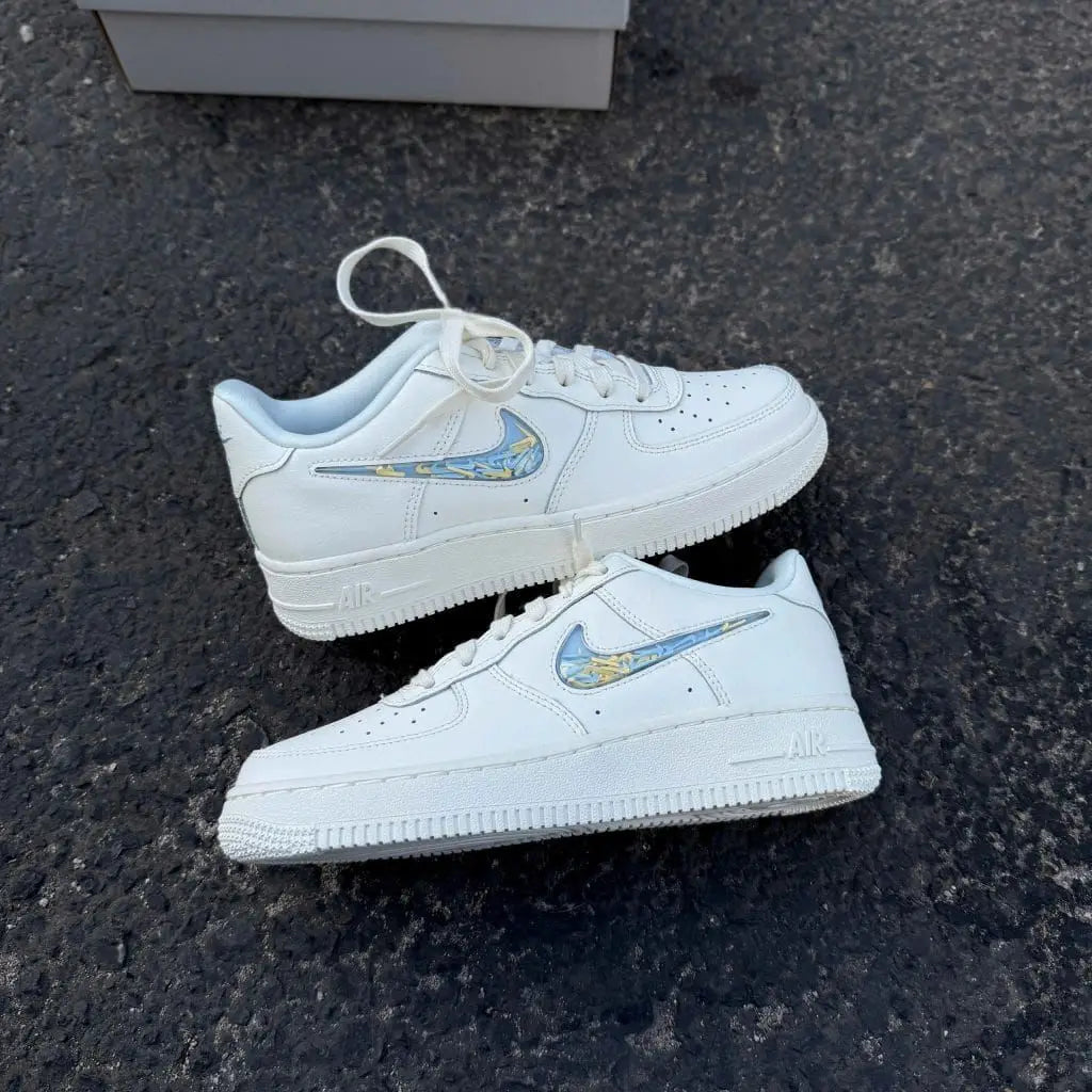 Nike AIRFORCE 1 LV8 3 SAIL CELESTINE BLUE YELLOW
