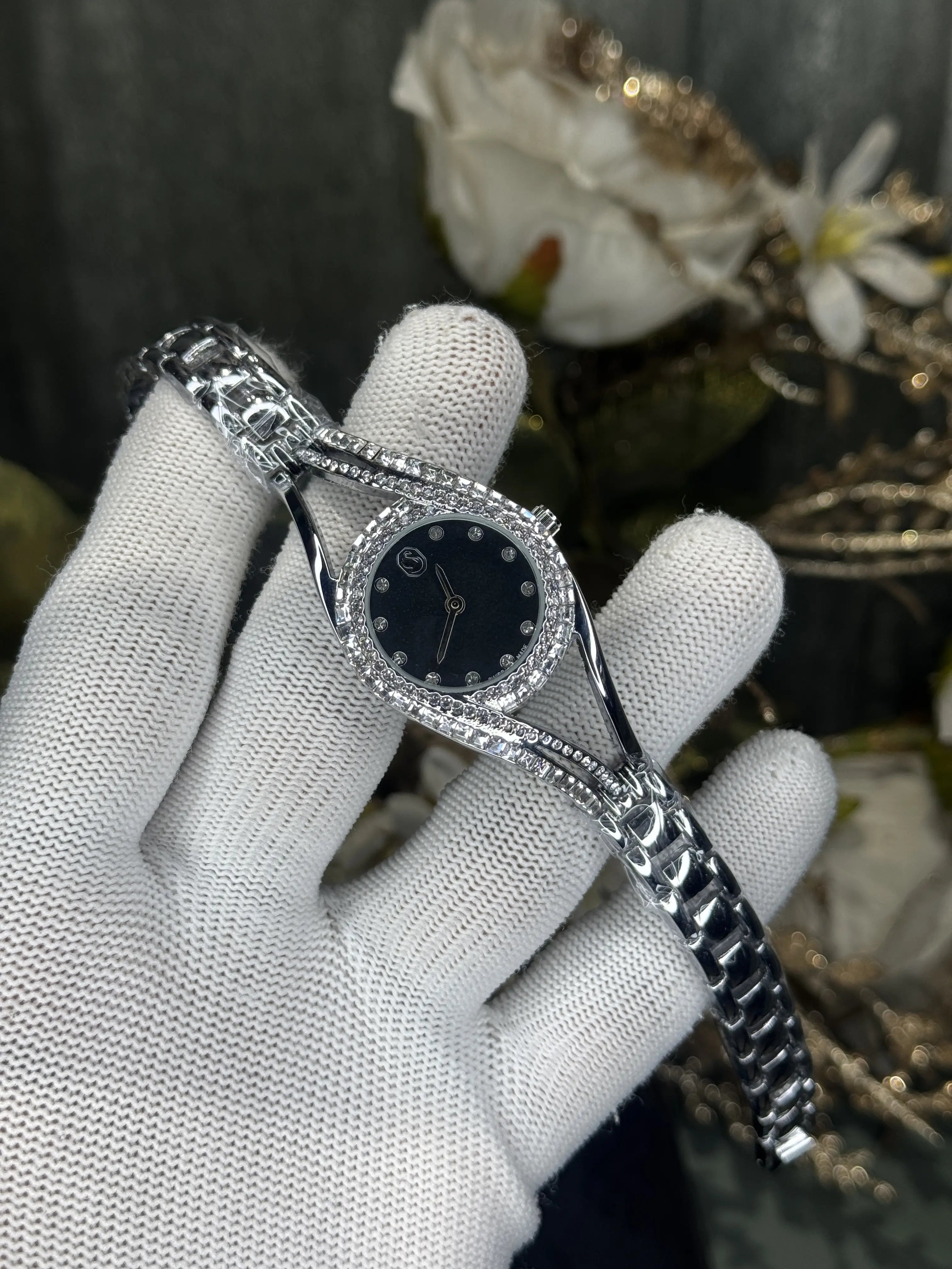 Swarovsk i Hyperbola Silver Black Bangle Premium Watch