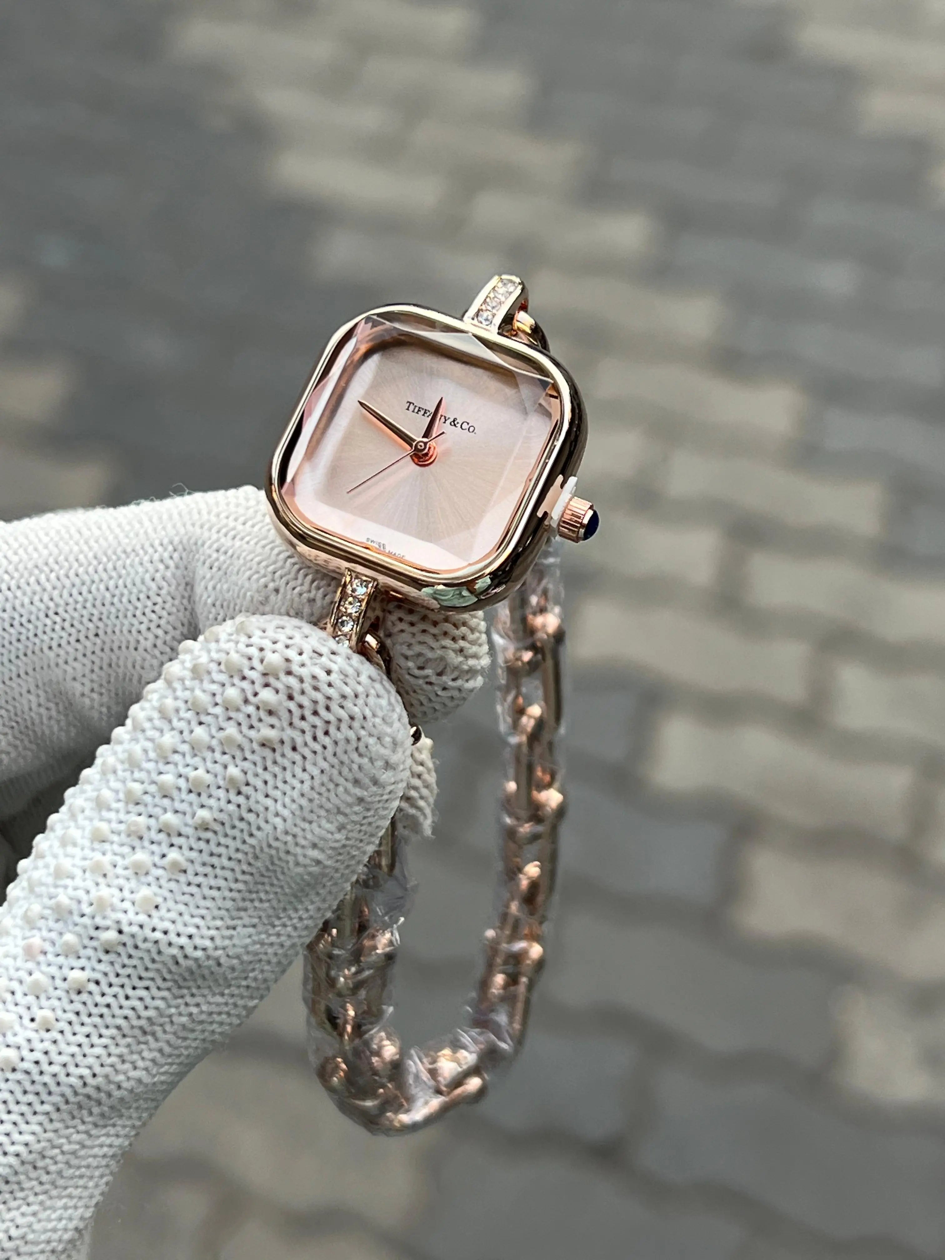 Tiffan_y & Co Rose Gold Colour
