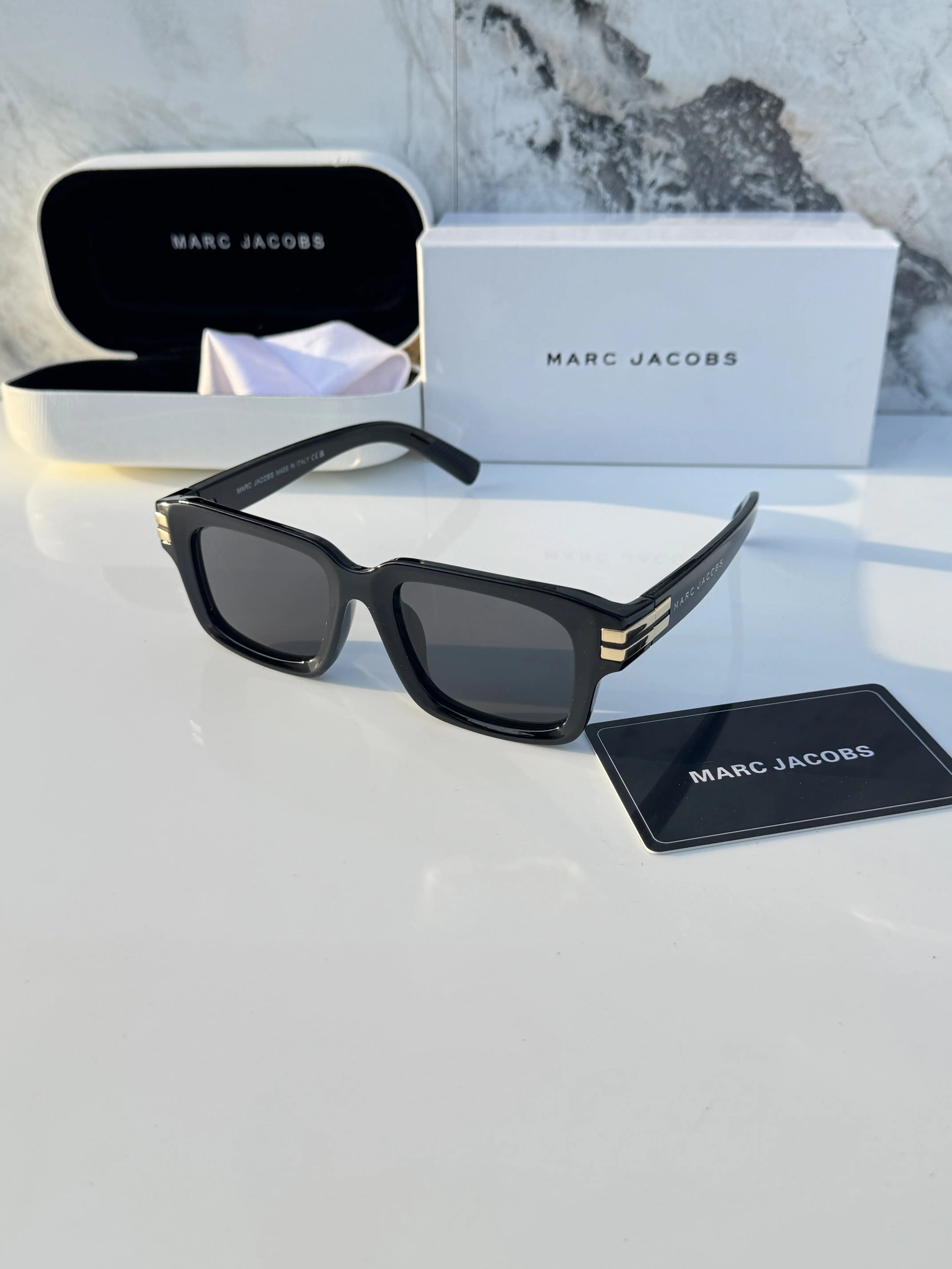 Marc_jacobs_1020_black_gold