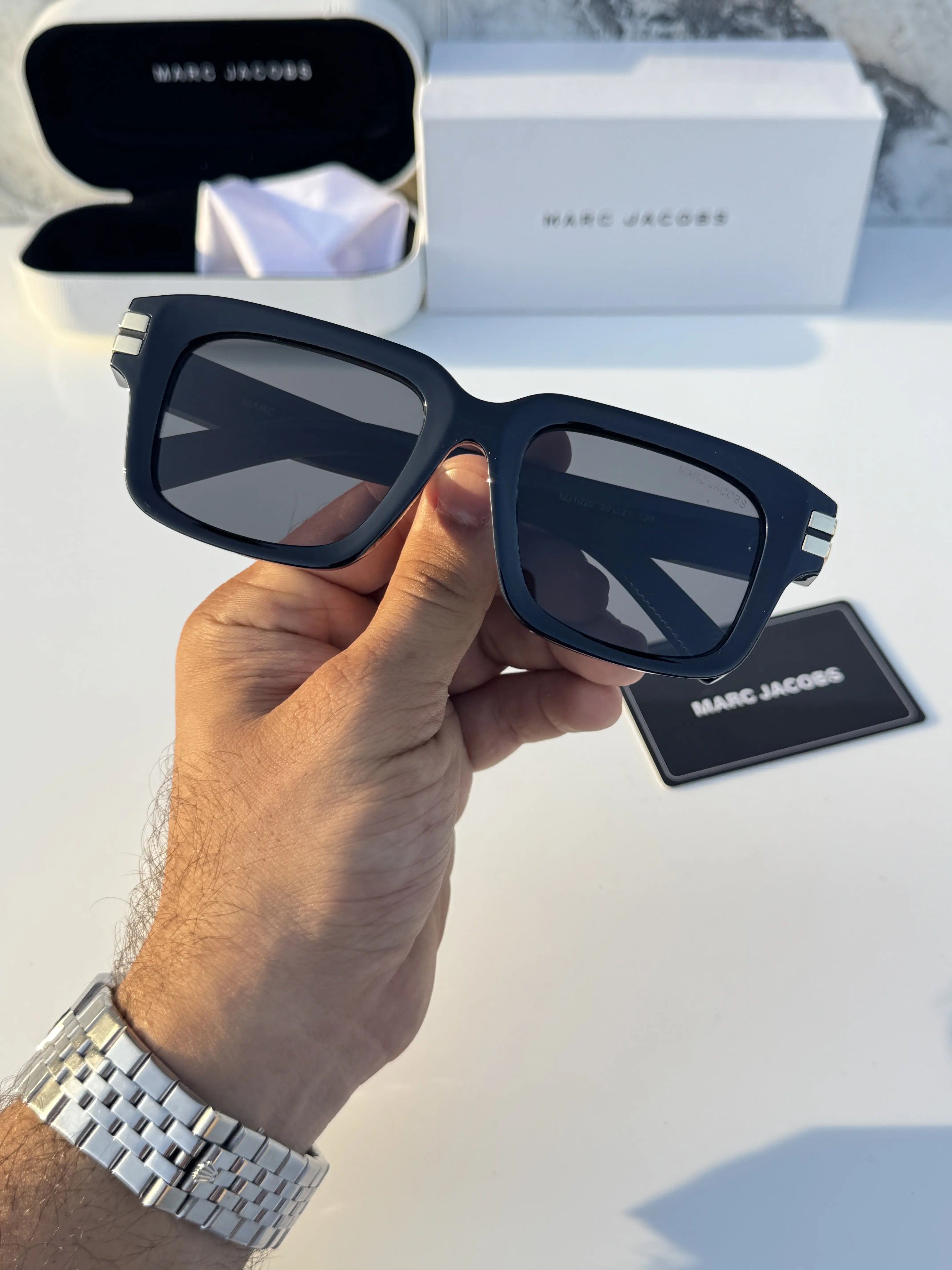 Marc_jacobs_1020_black_gold