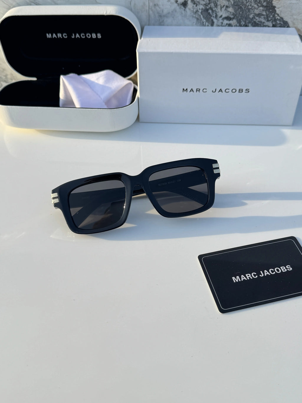 Marc_jacobs_1020_black_gold