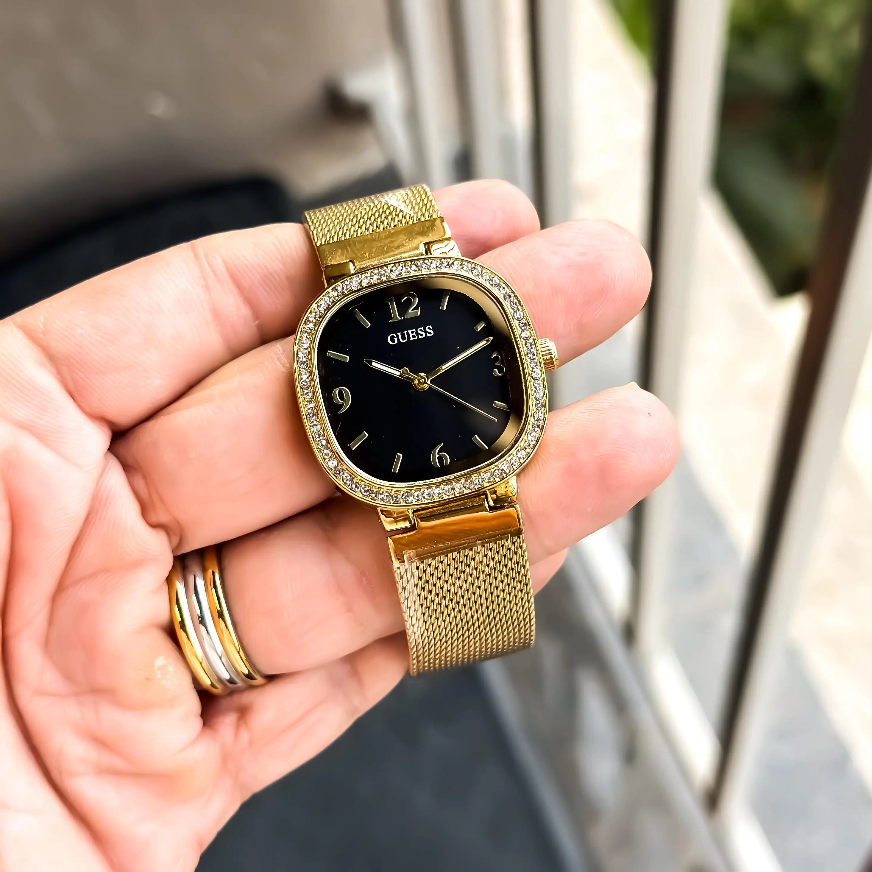 GUESS_LADIES_GOLD_BLACK