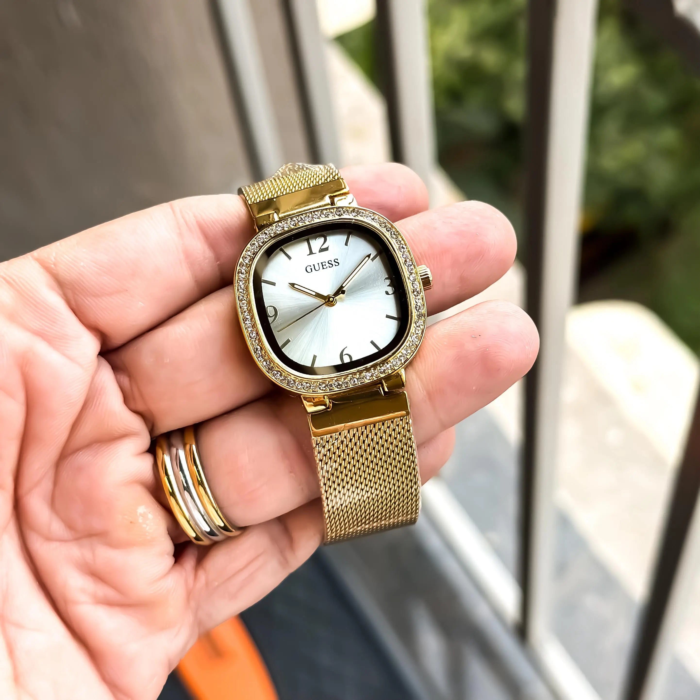 GUESS_LADIES_GOLD_WHITE
