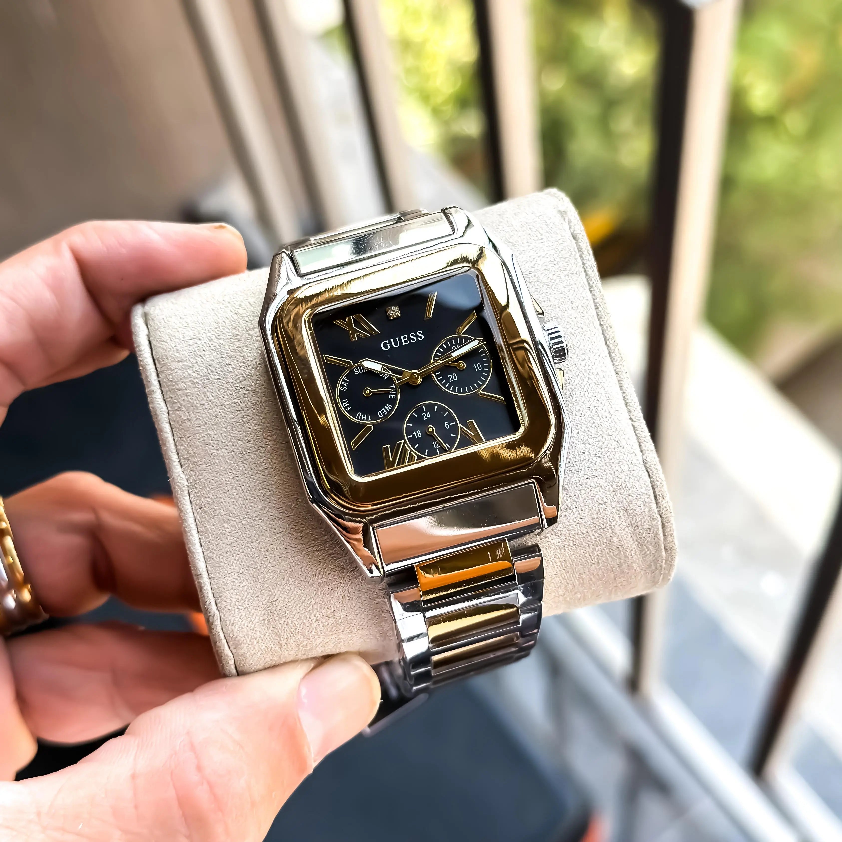 GUESS_GOLD_TT_BLACK