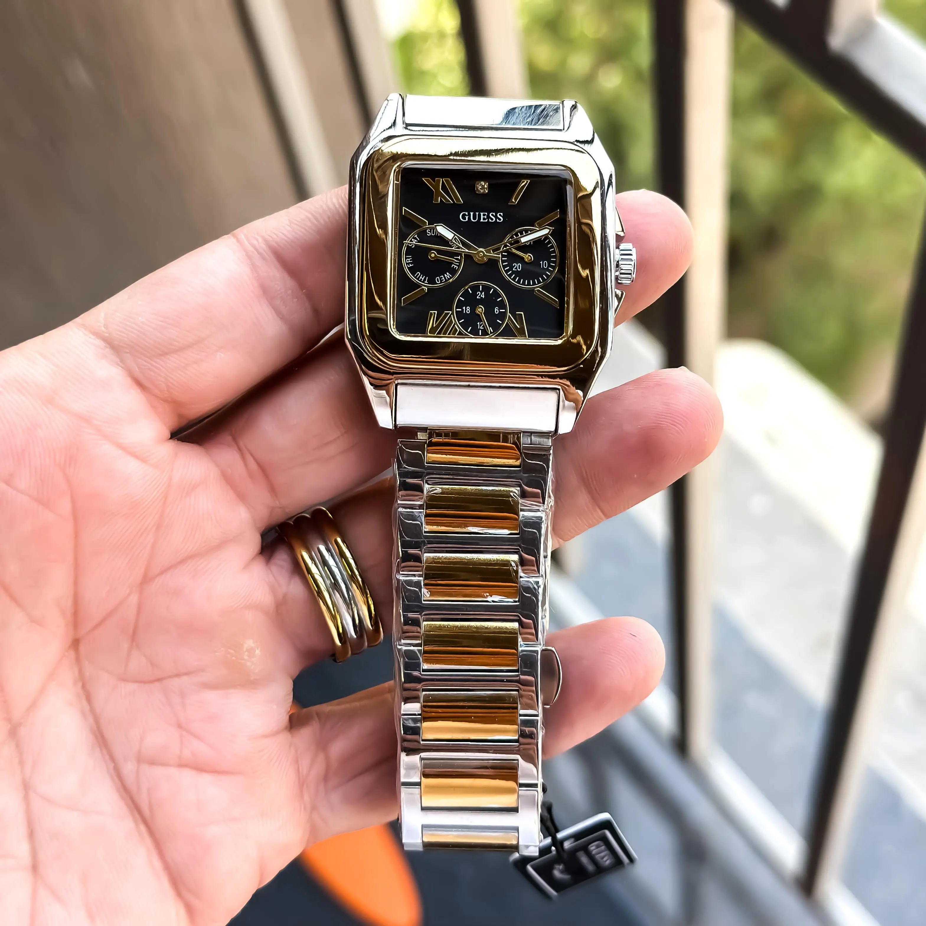 GUESS_GOLD_TT_BLACK