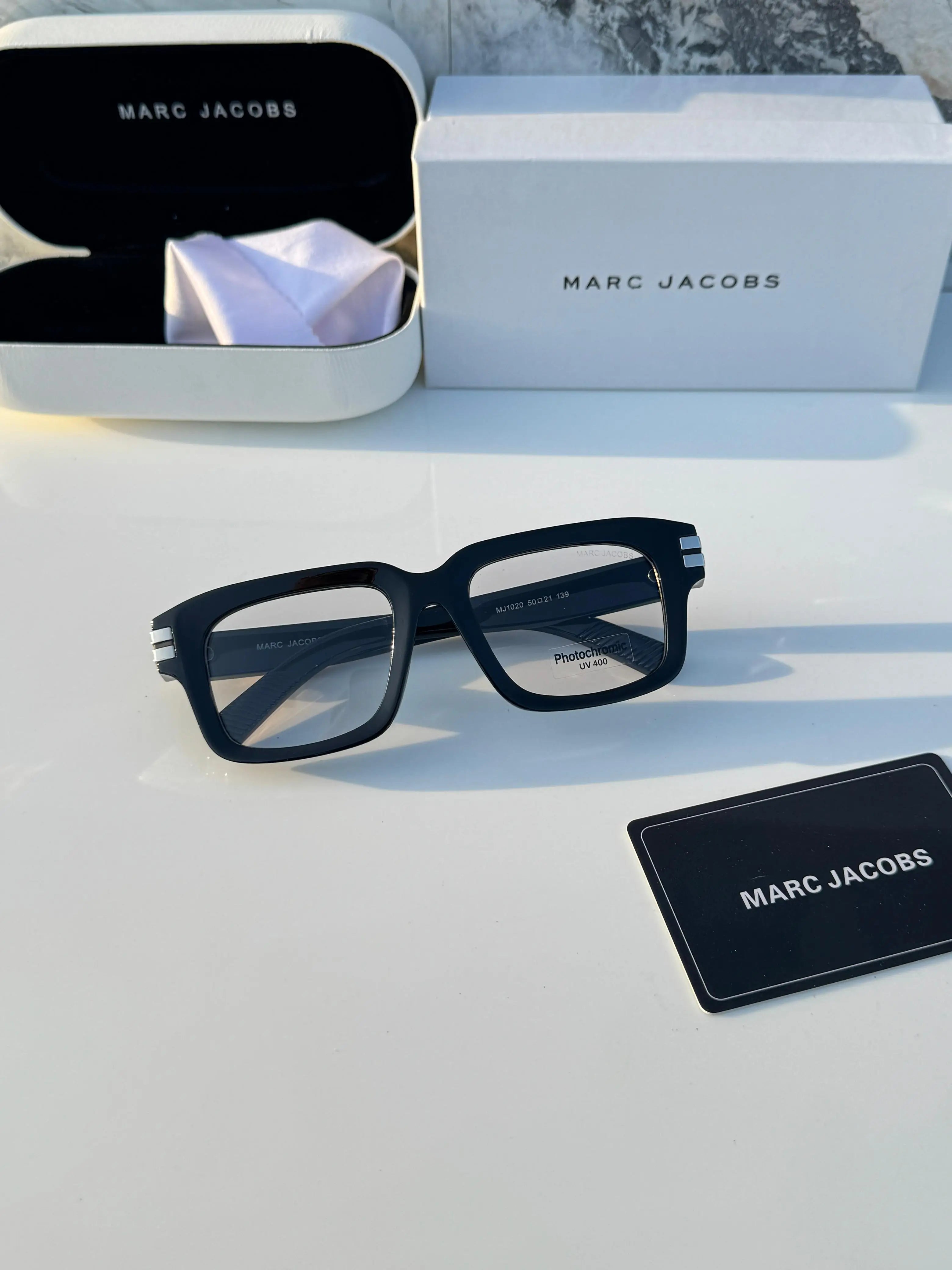 Marc_jacobs_1020_black_silver_Plano