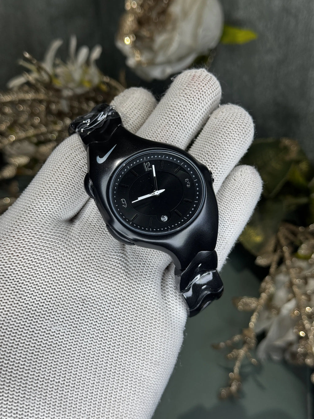 Nik e All Black Metal Premium Quartz Watch