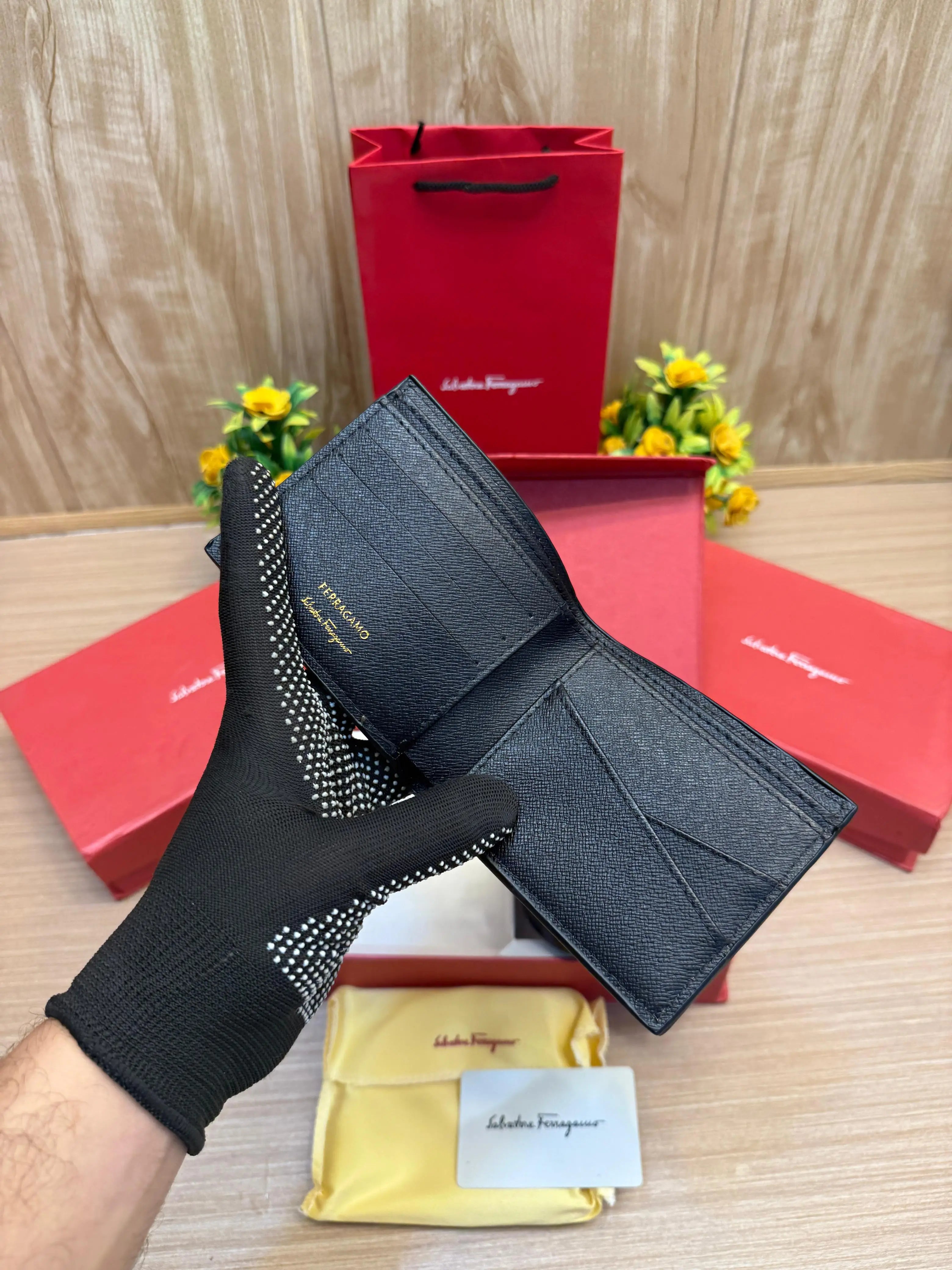 Salvatore_Ferragamo_Premium_Belt_&_wallet_Combo_C454