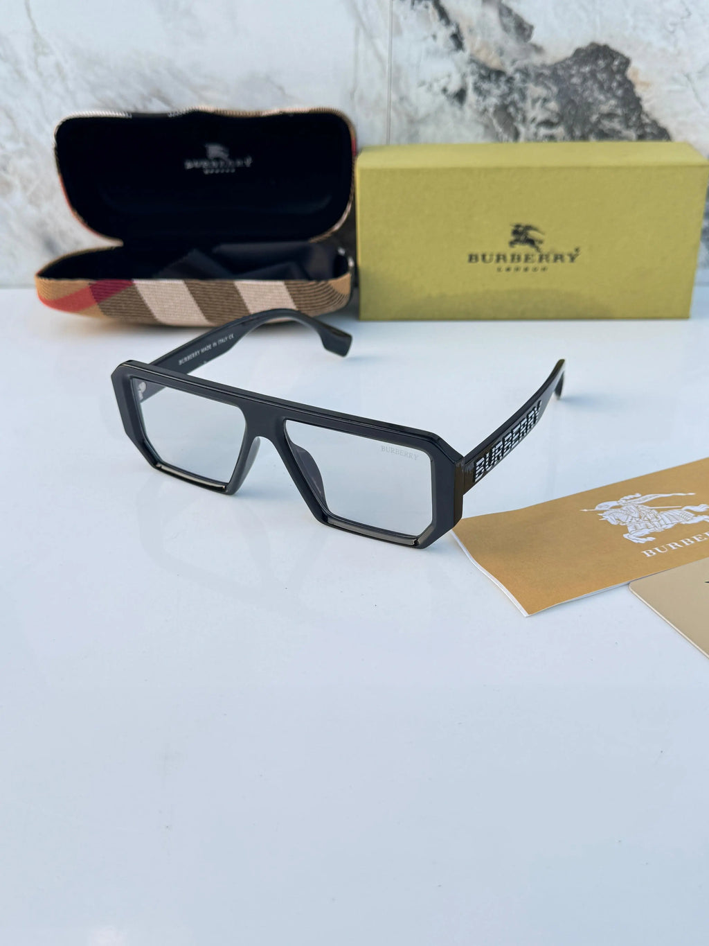 Burberry_4366_black_plano