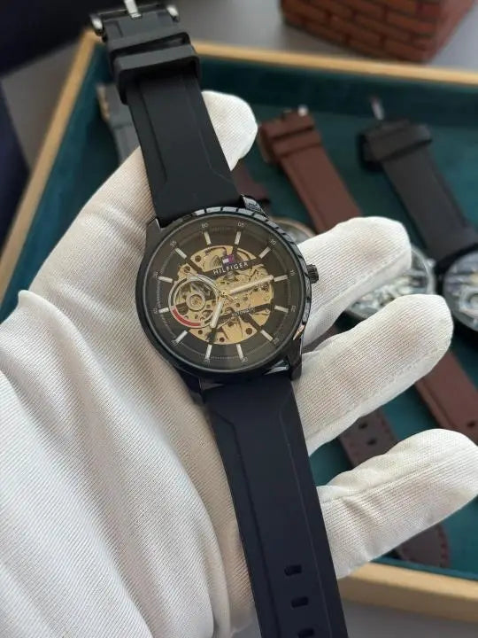 TOMMY HILFIGER AUTOMATIC ALL BLACK SILICON Secondary image