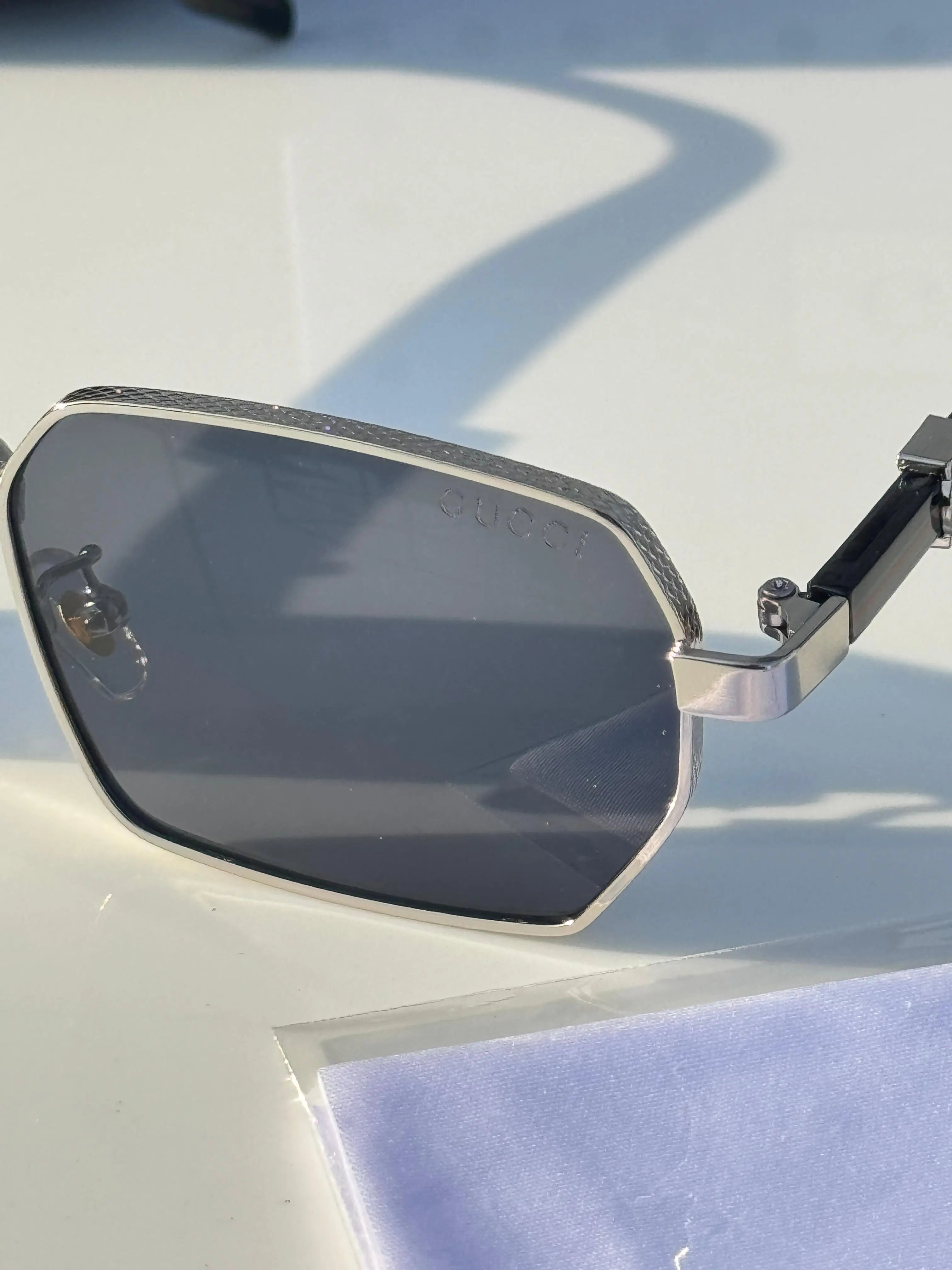 Gucci_312_silver_black