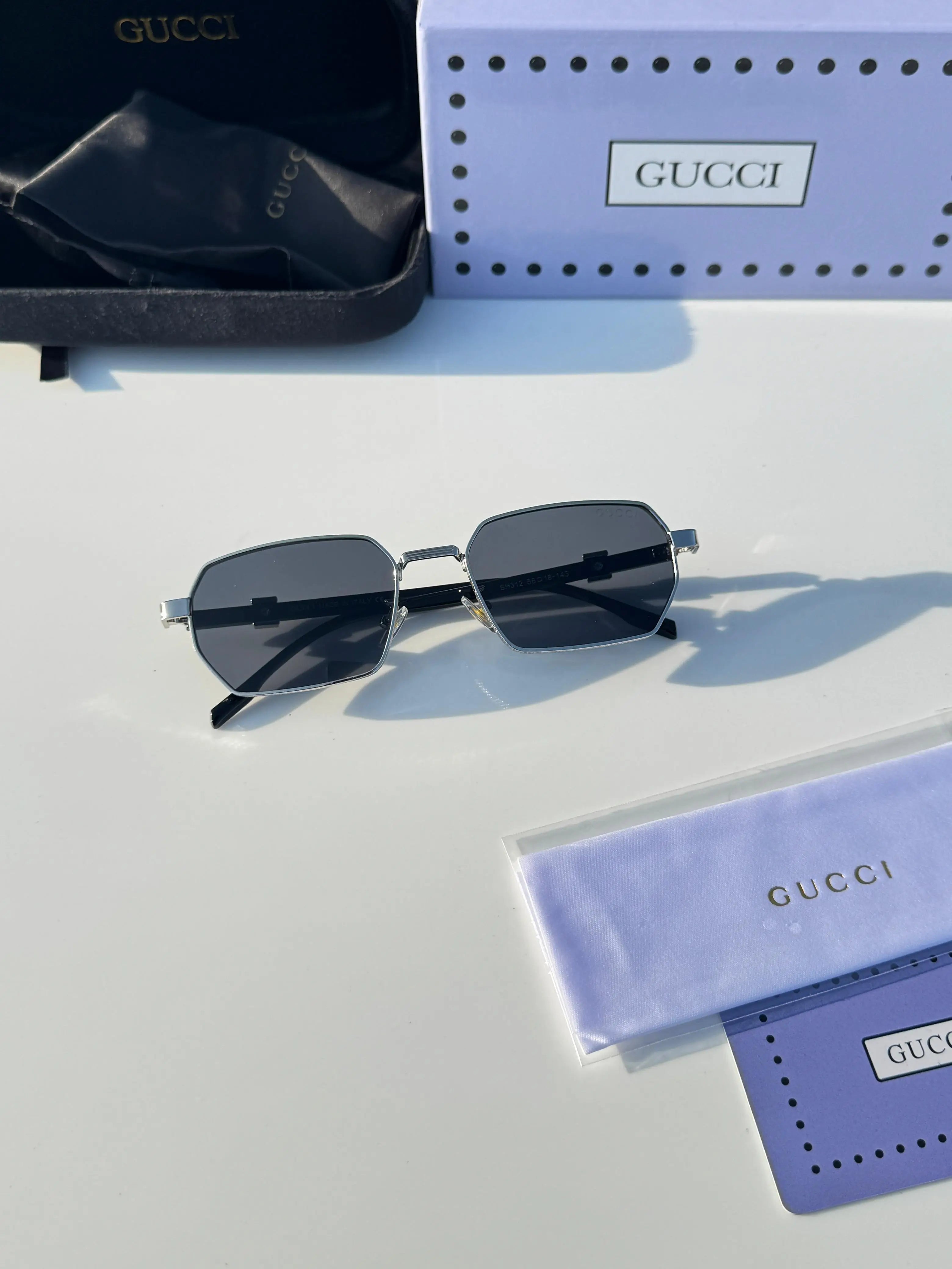 Gucci_312_silver_black