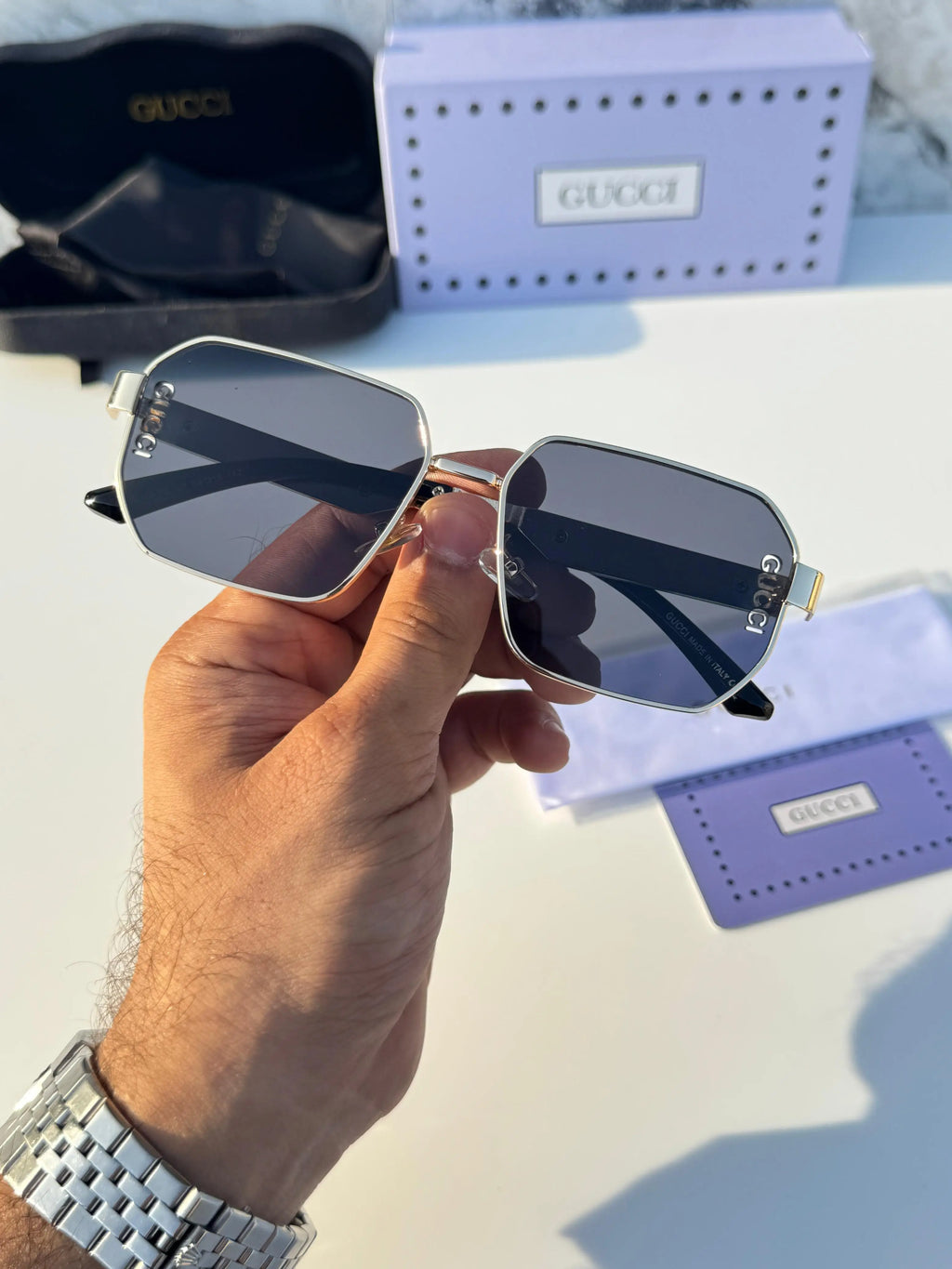 Gucci_343_gold_black