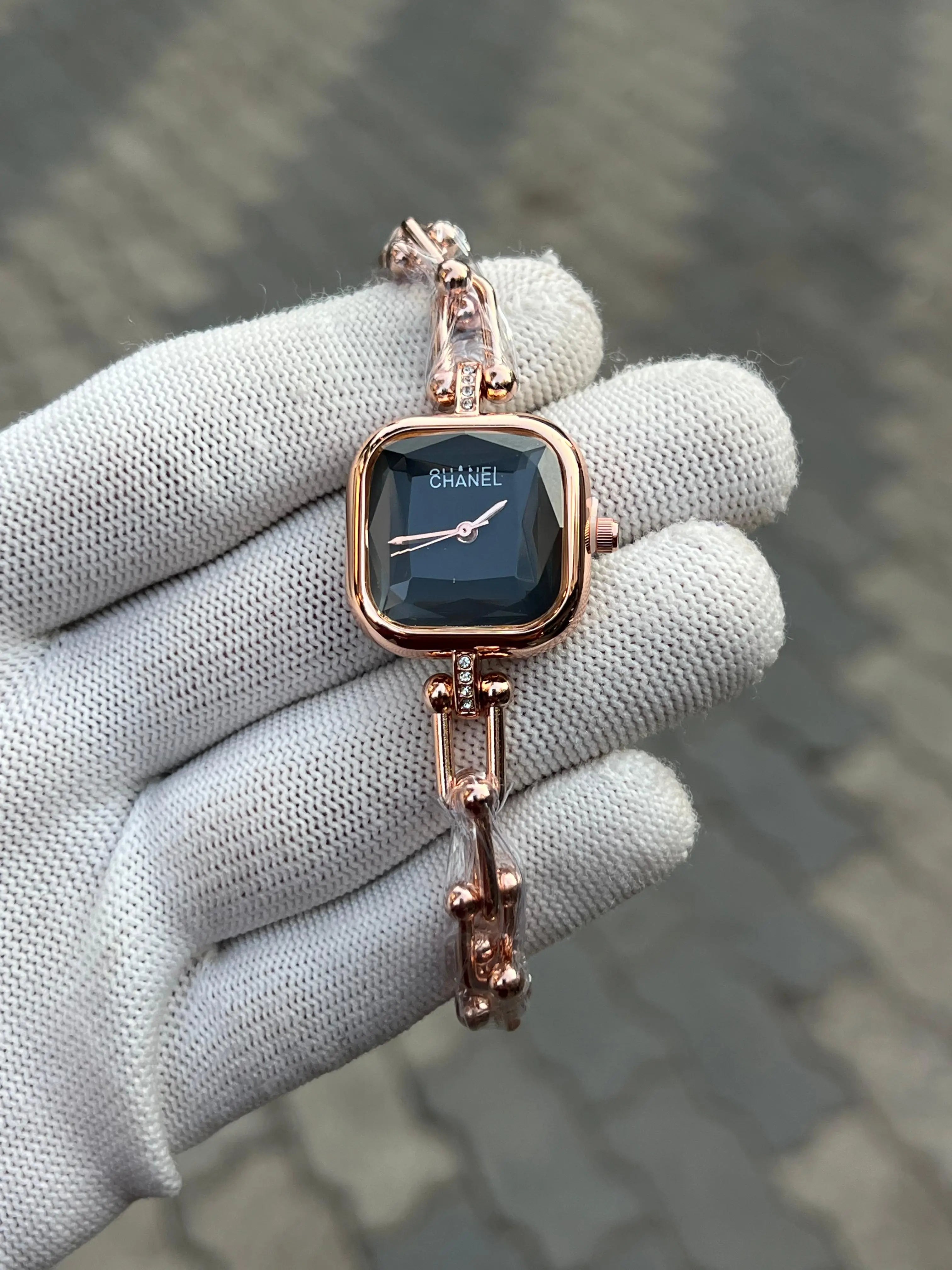Channel Rose Gold Black
