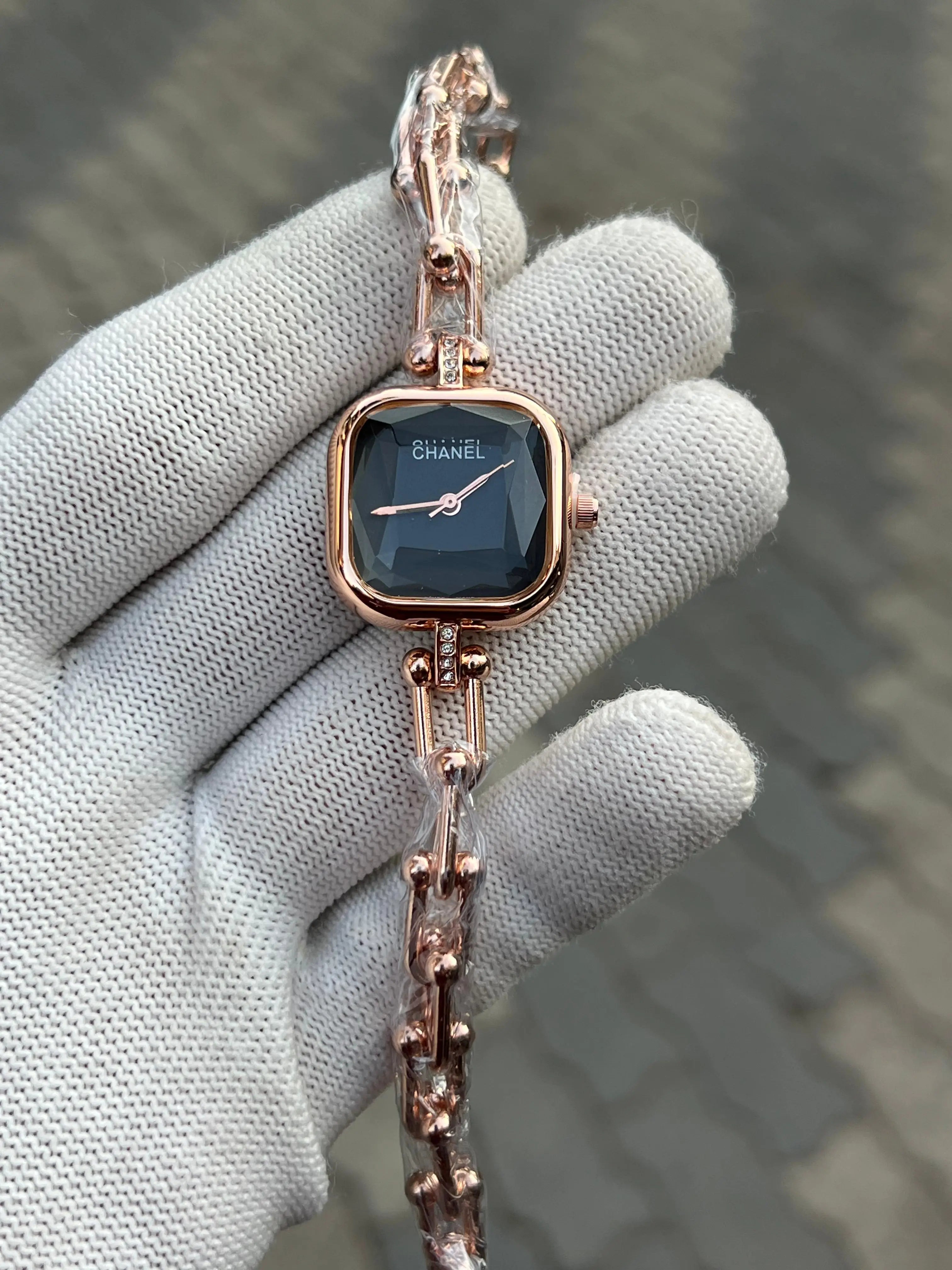 Channel Rose Gold Black Secondary image