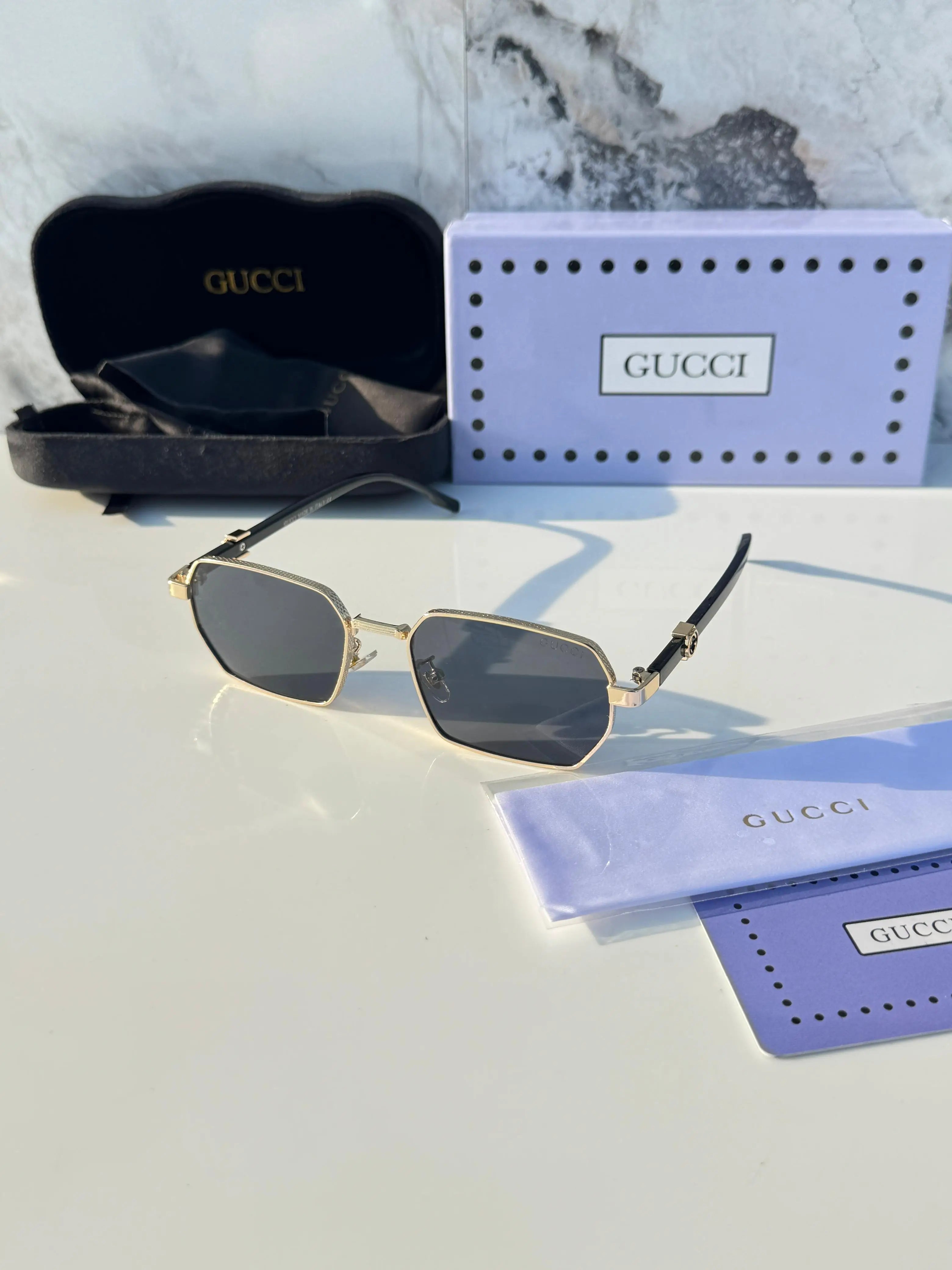 Gucci_312_gold_black